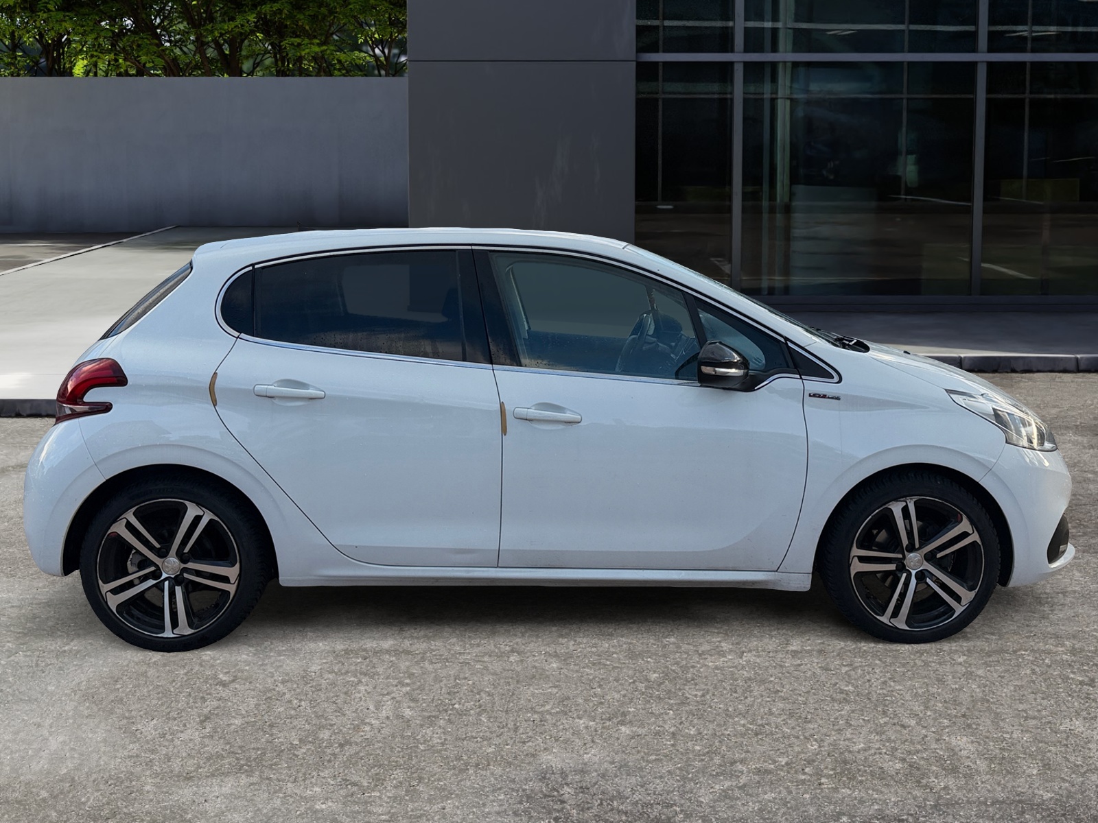 Peugeot 208 5