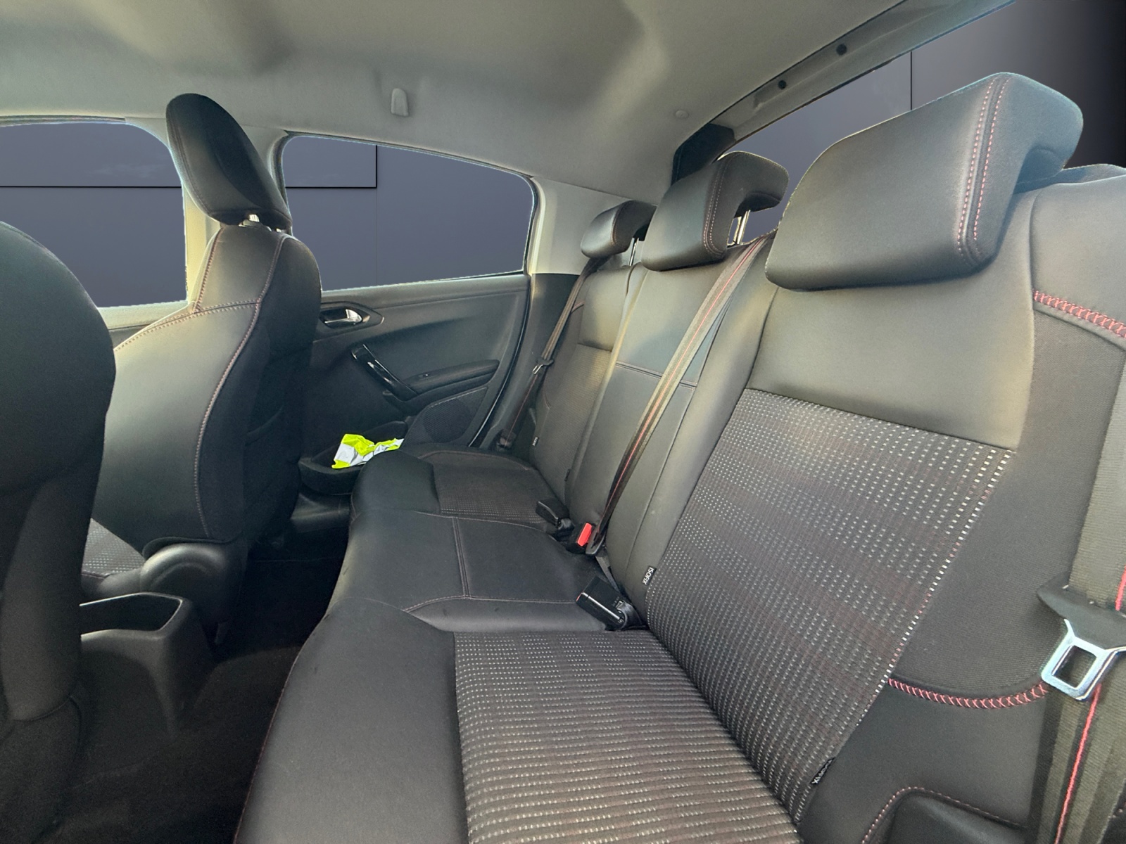 Peugeot 208 10