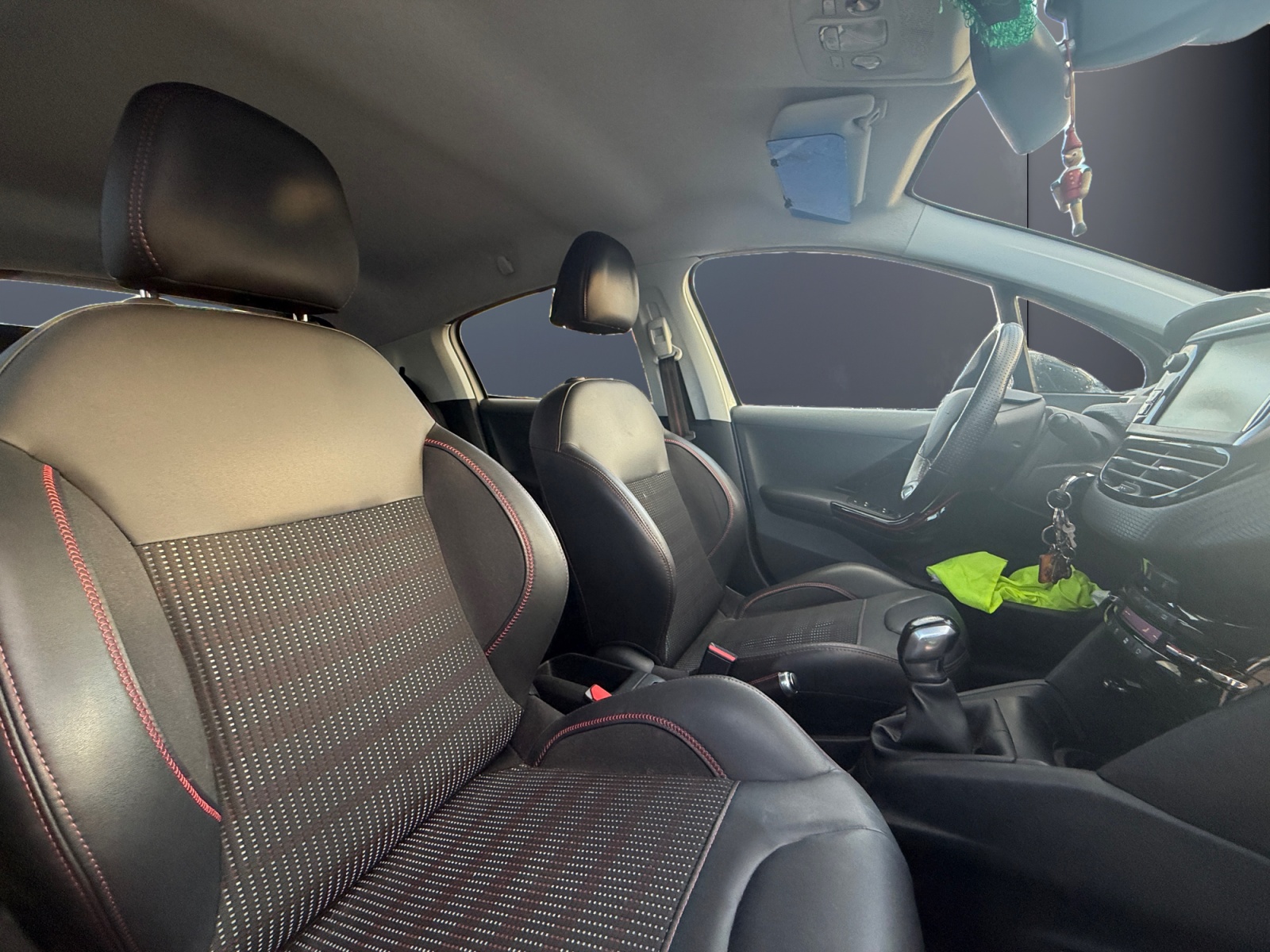 Peugeot 208 13