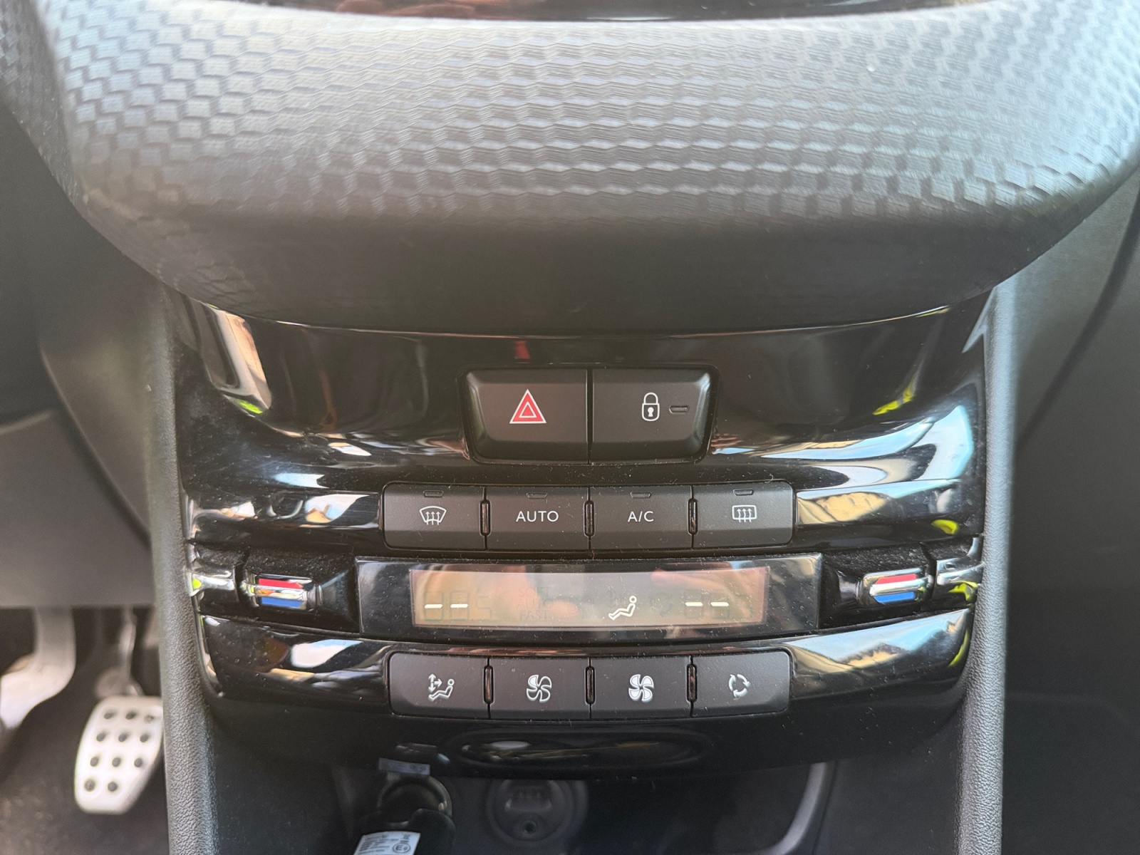 Peugeot 208 21