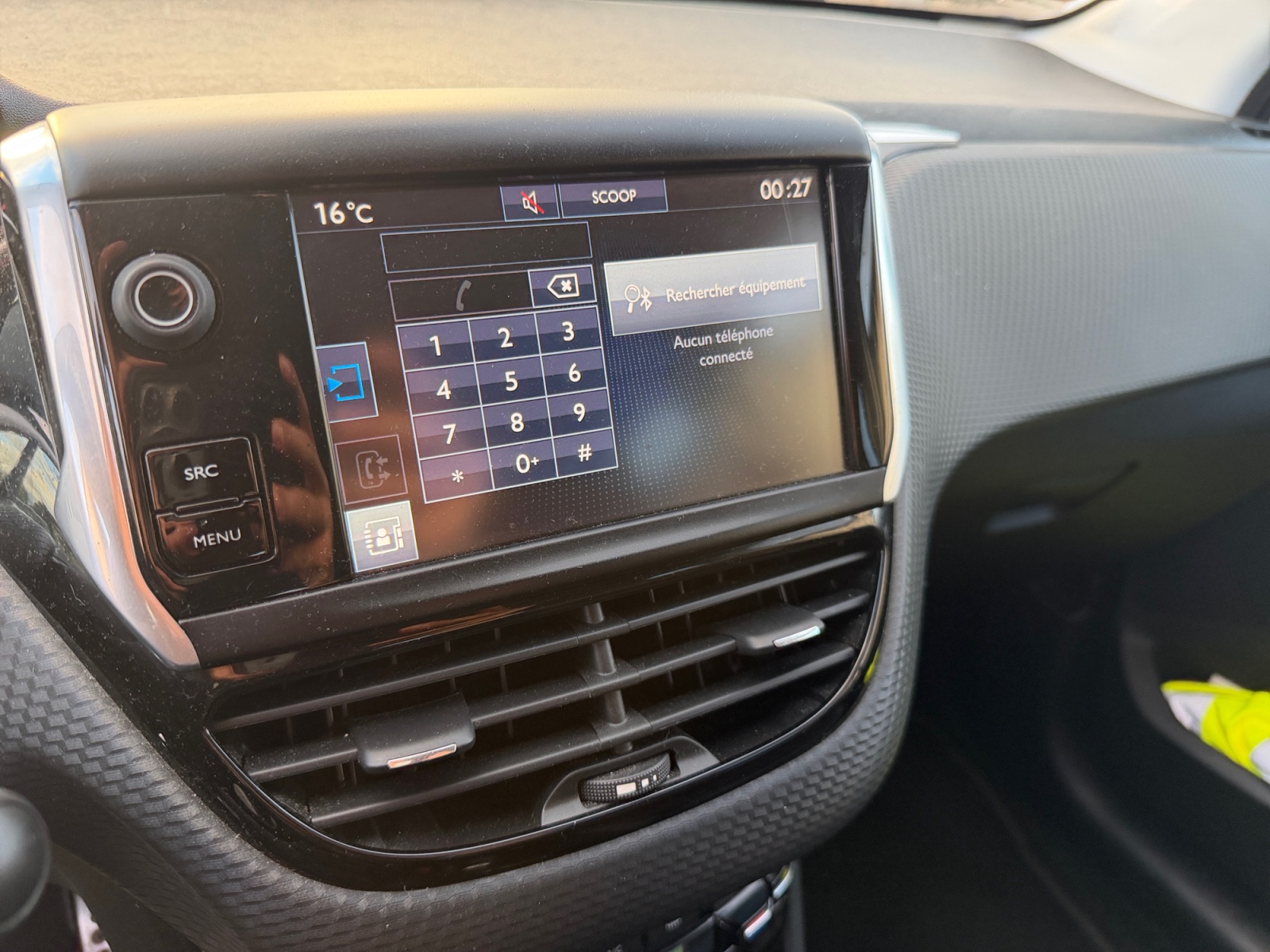 Peugeot 208 24
