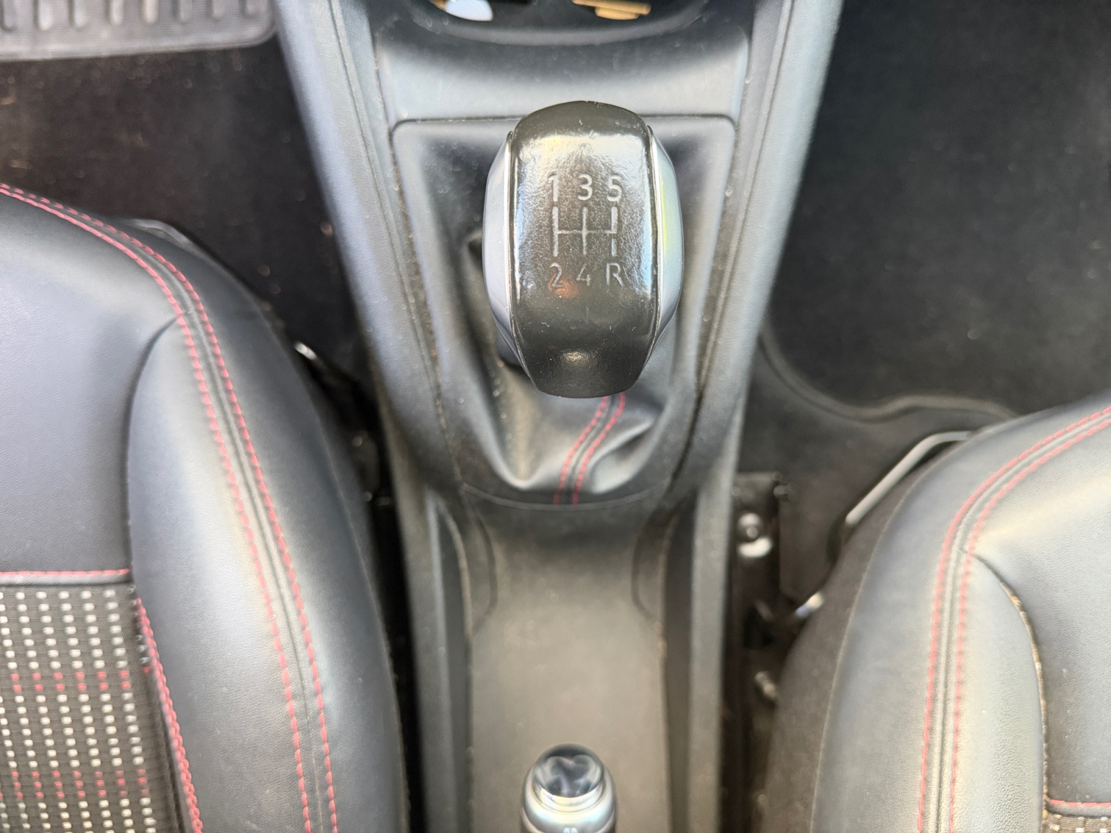 Peugeot 208 26