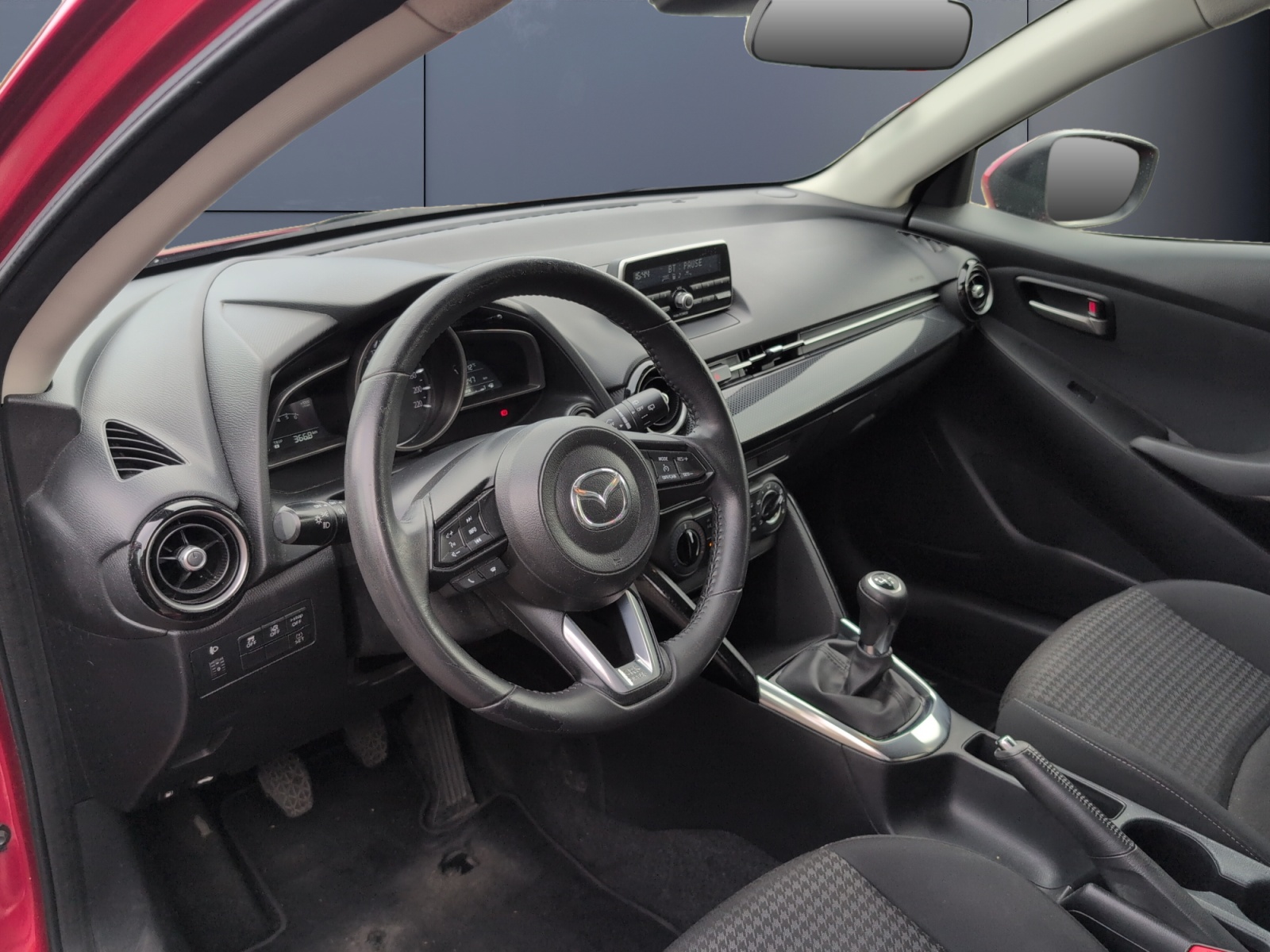 Mazda 2 8