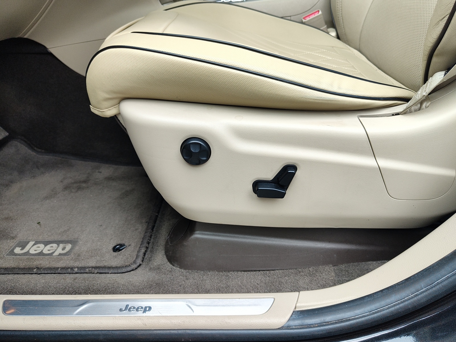 Jeep Grand Cherokee 24