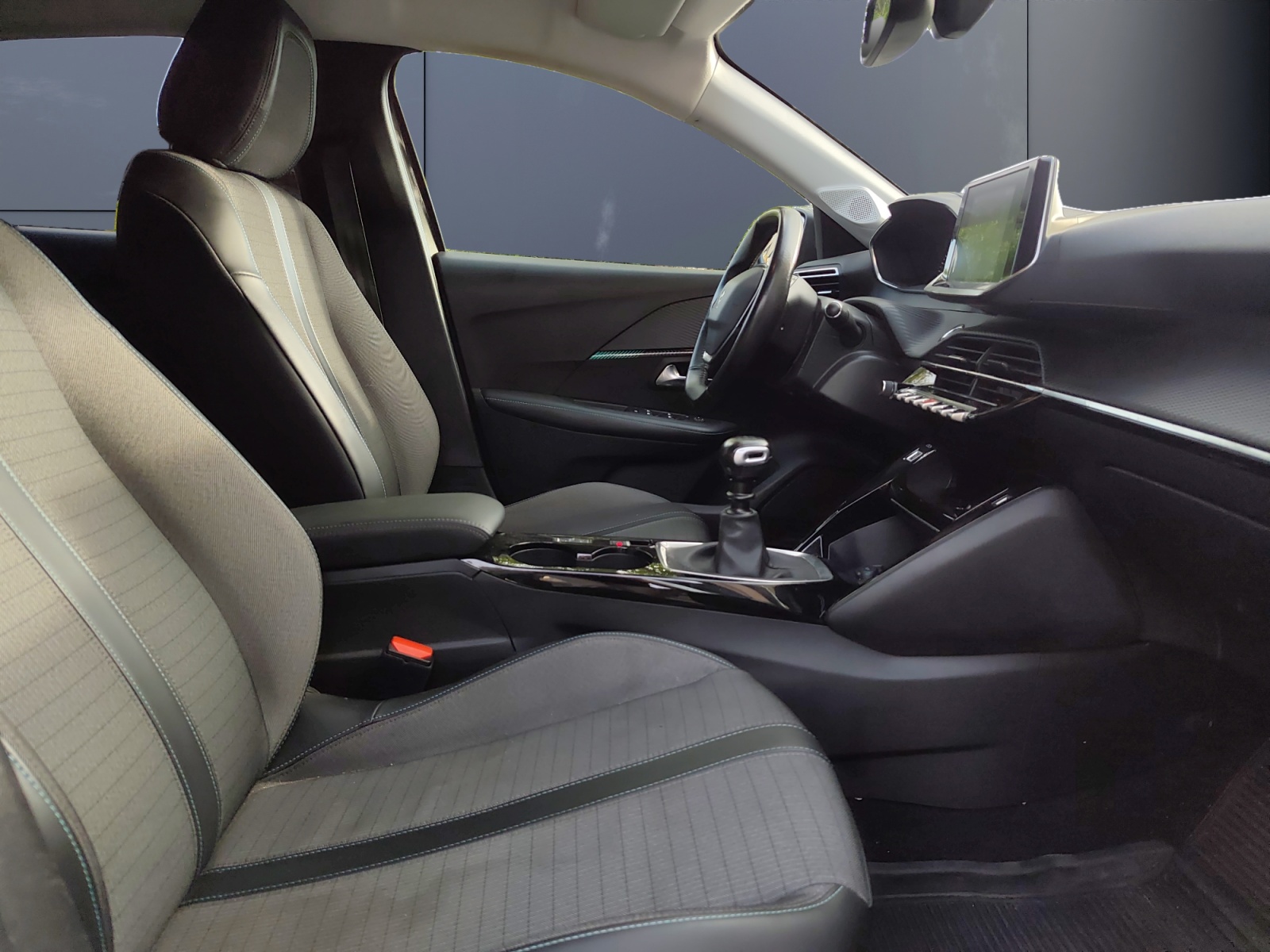 Peugeot 208 13