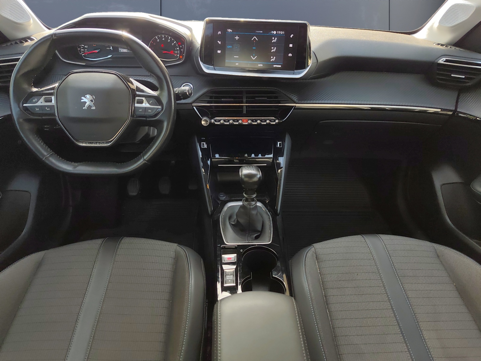Peugeot 208 14