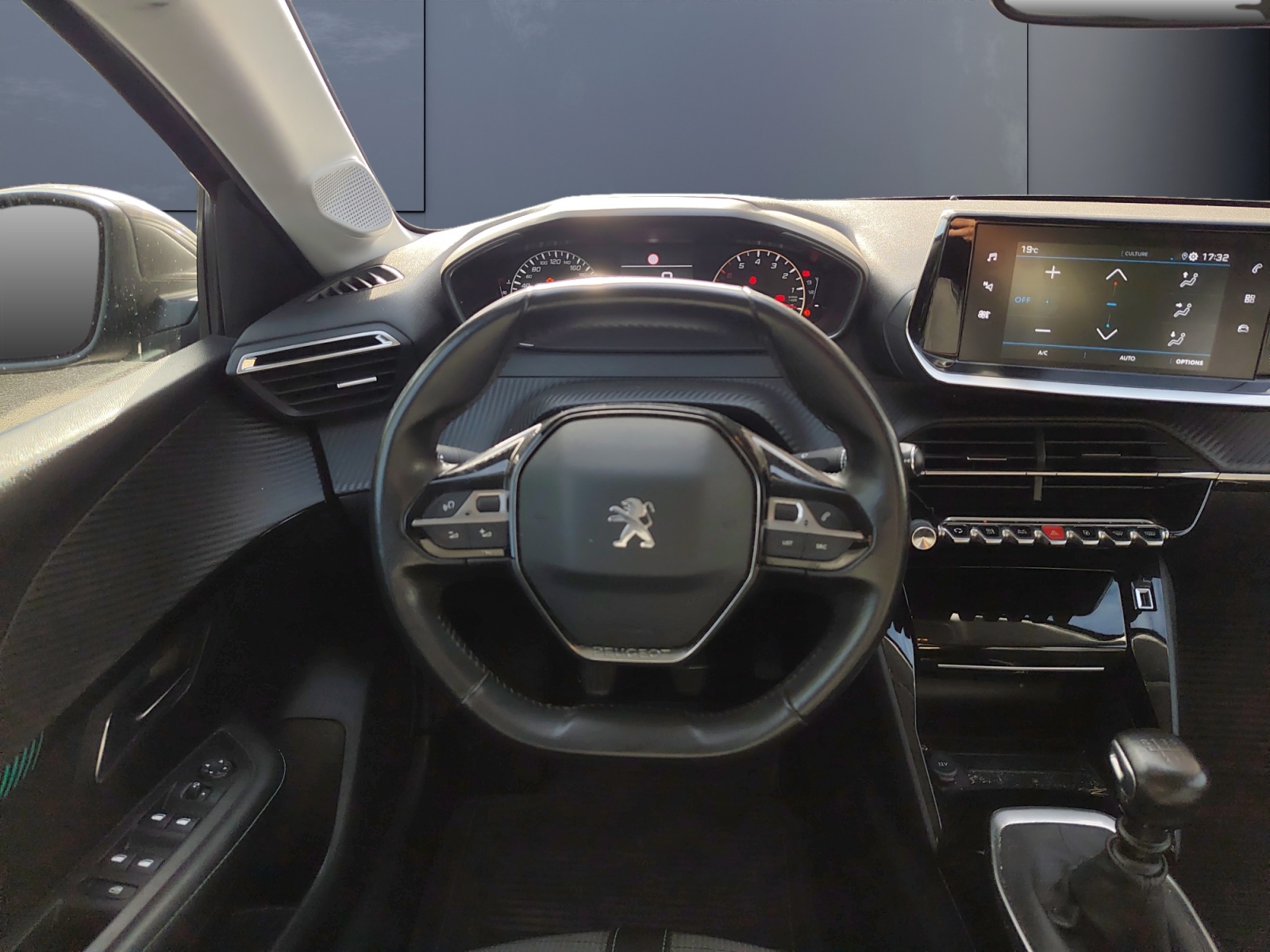 Peugeot 208 15