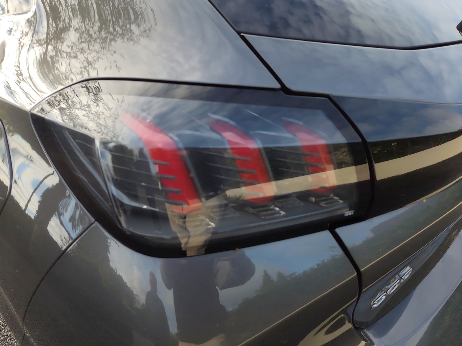 Peugeot 208 25