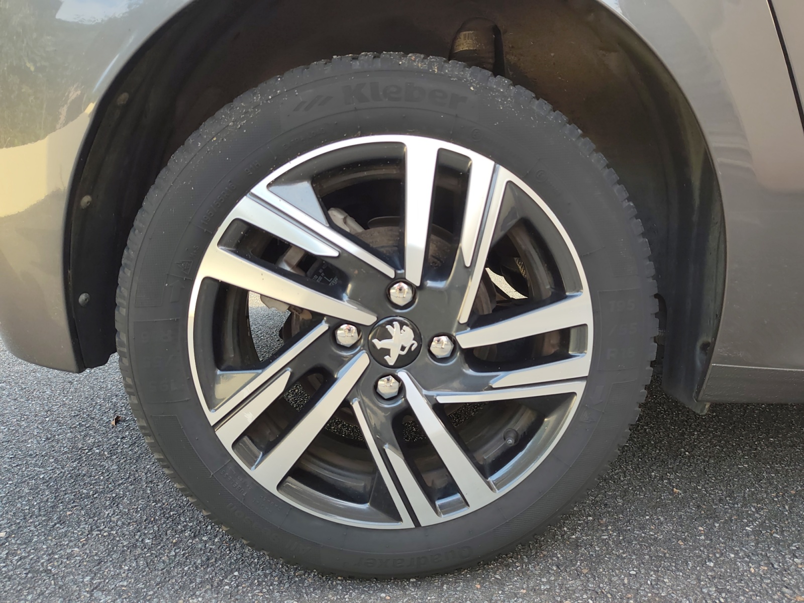 Peugeot 208 29