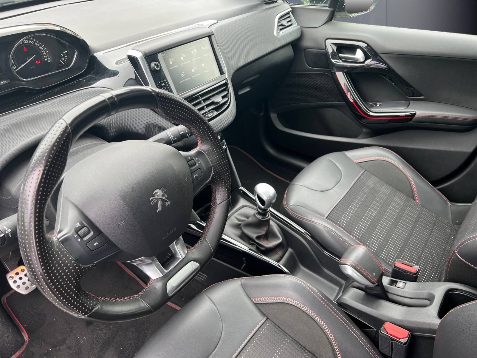 Peugeot 2008 8