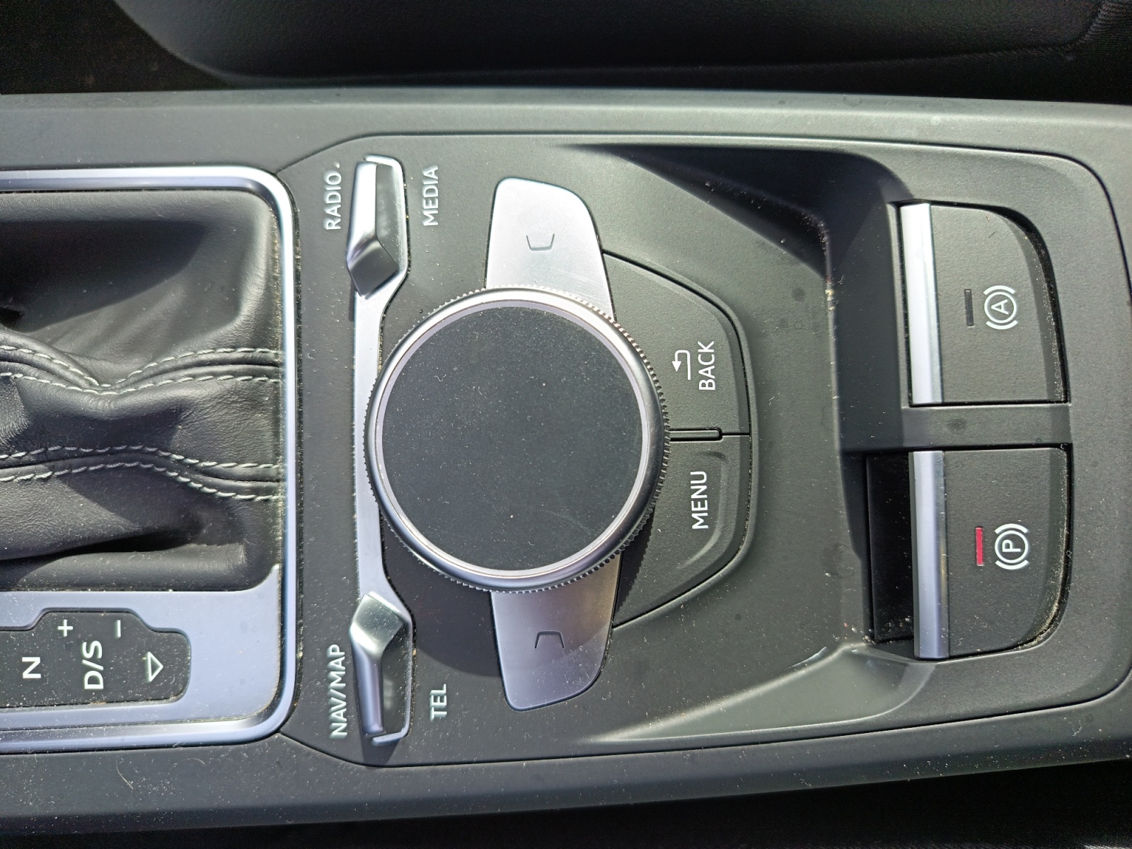 Audi Q2 27