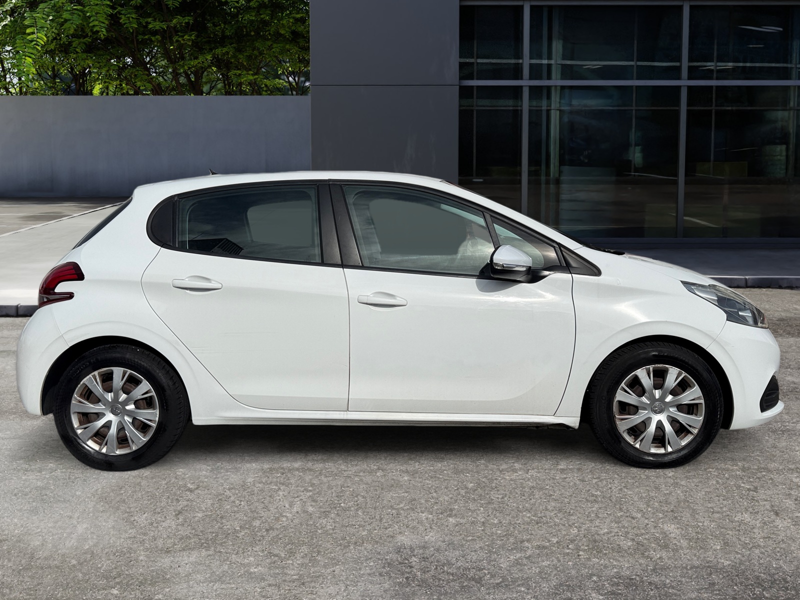 Peugeot 208 5