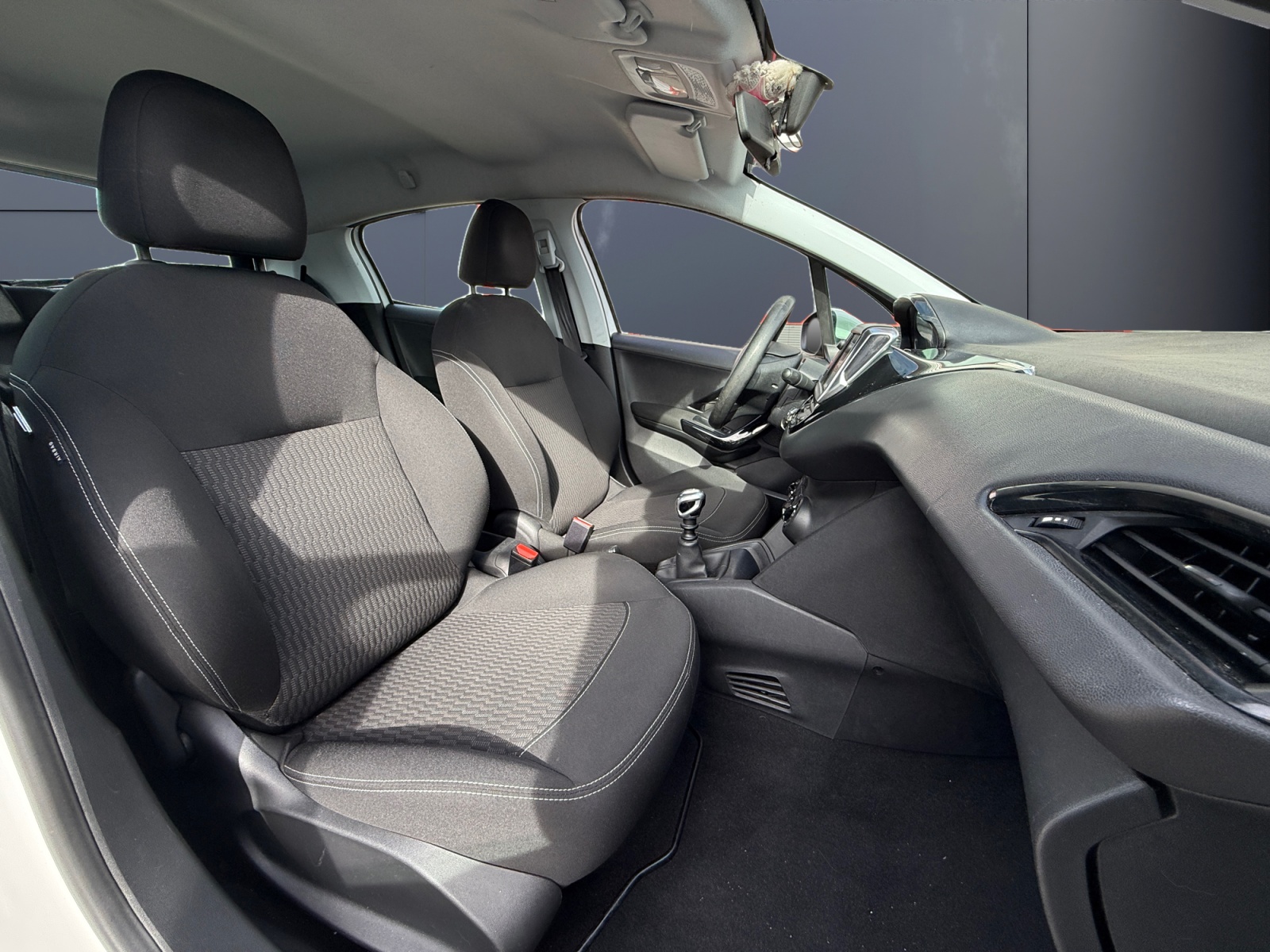 Peugeot 208 13