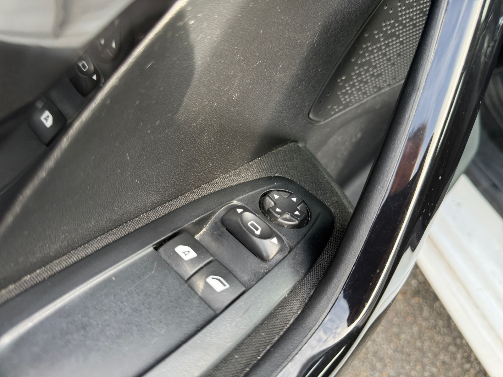 Peugeot 208 17