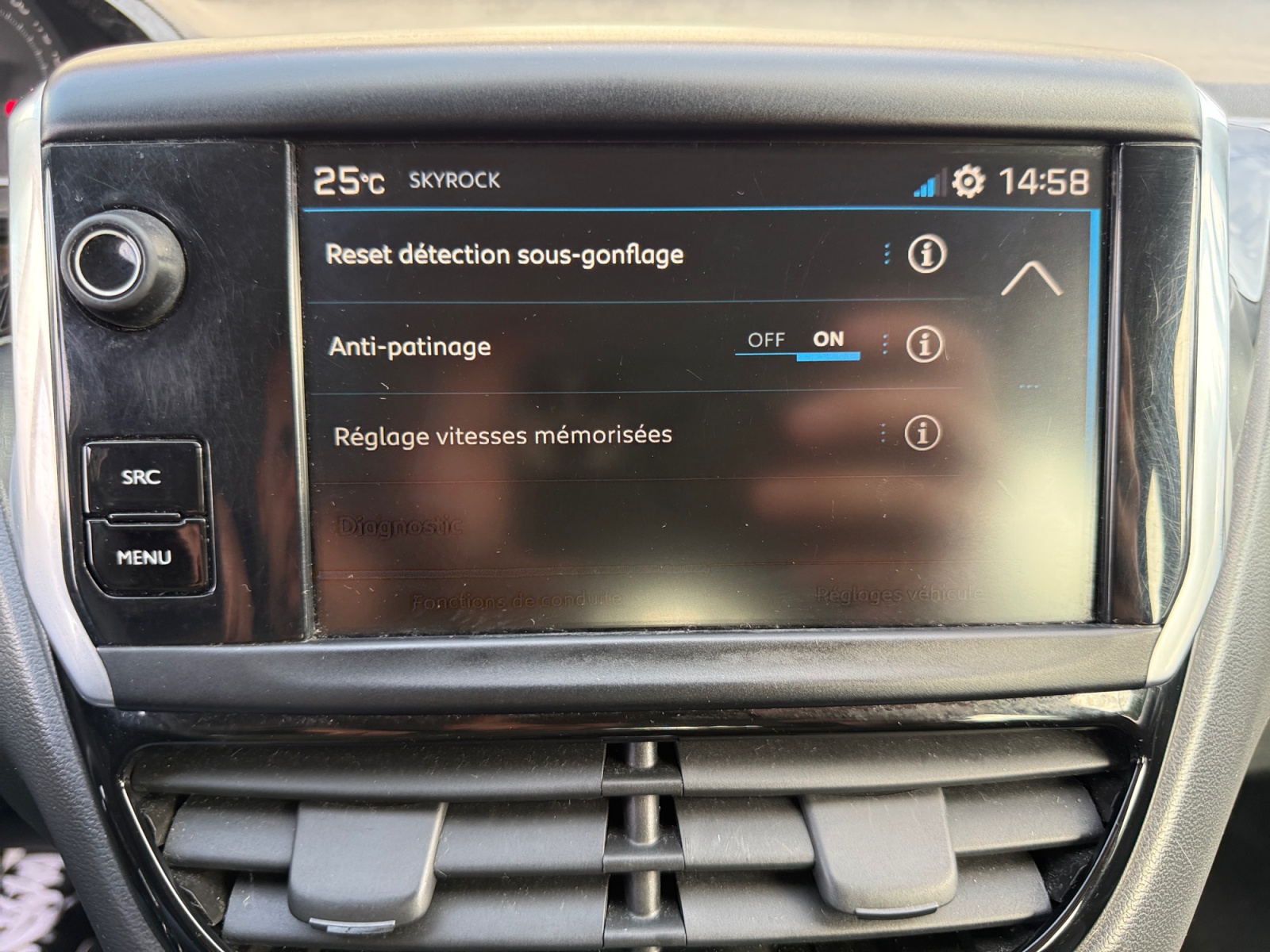 Peugeot 208 24