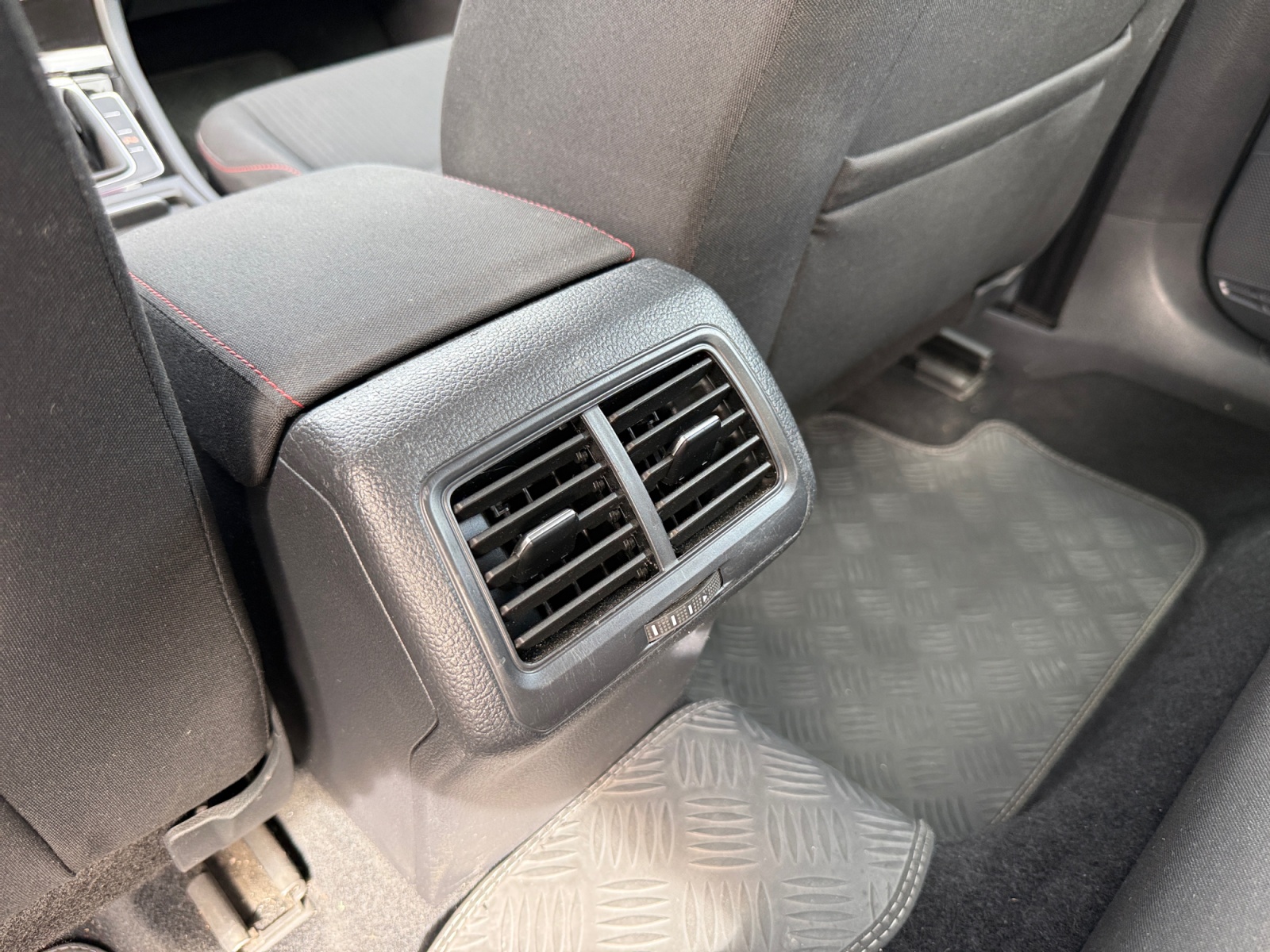 Volkswagen Golf 26