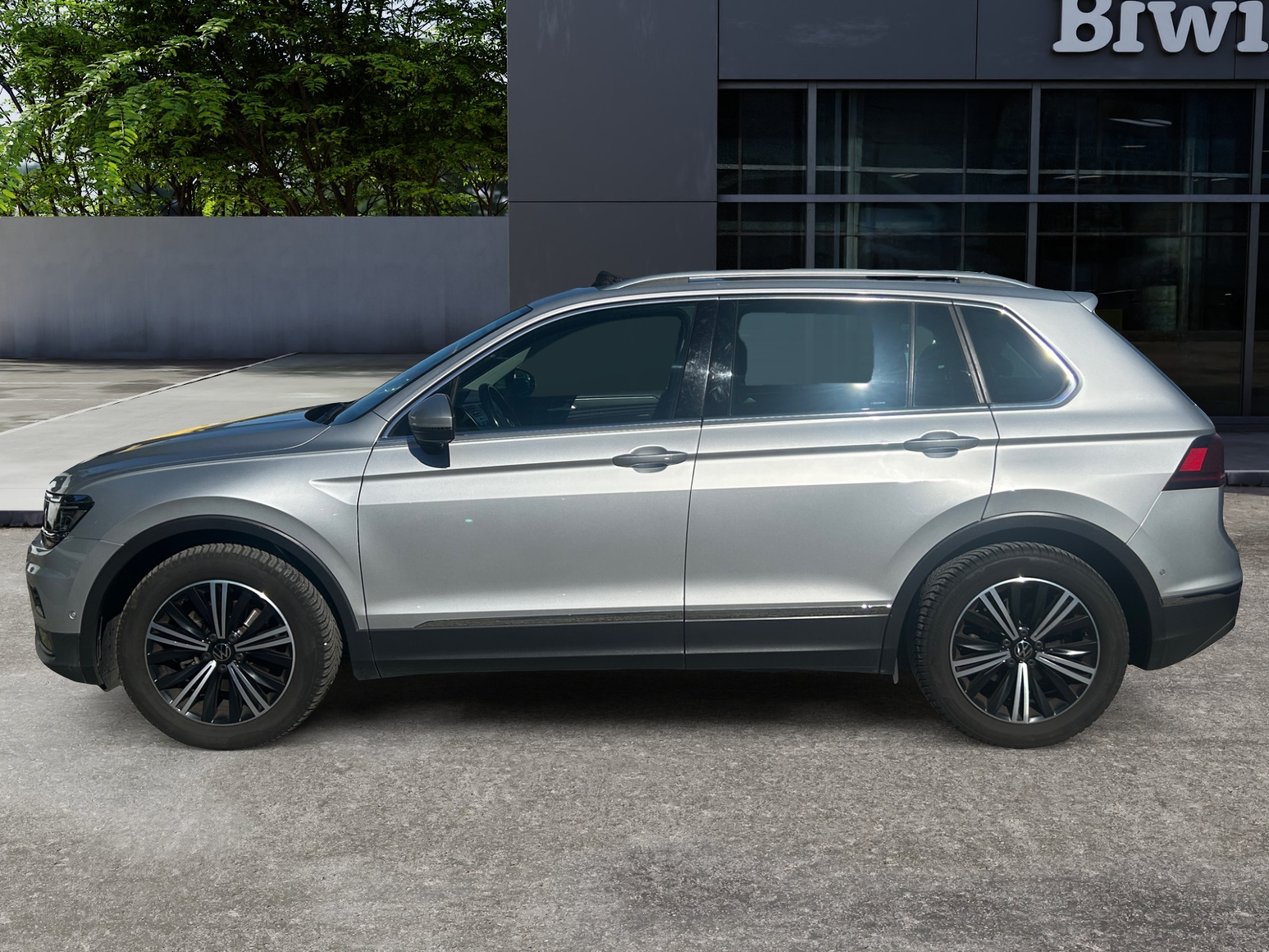 Volkswagen Tiguan 1