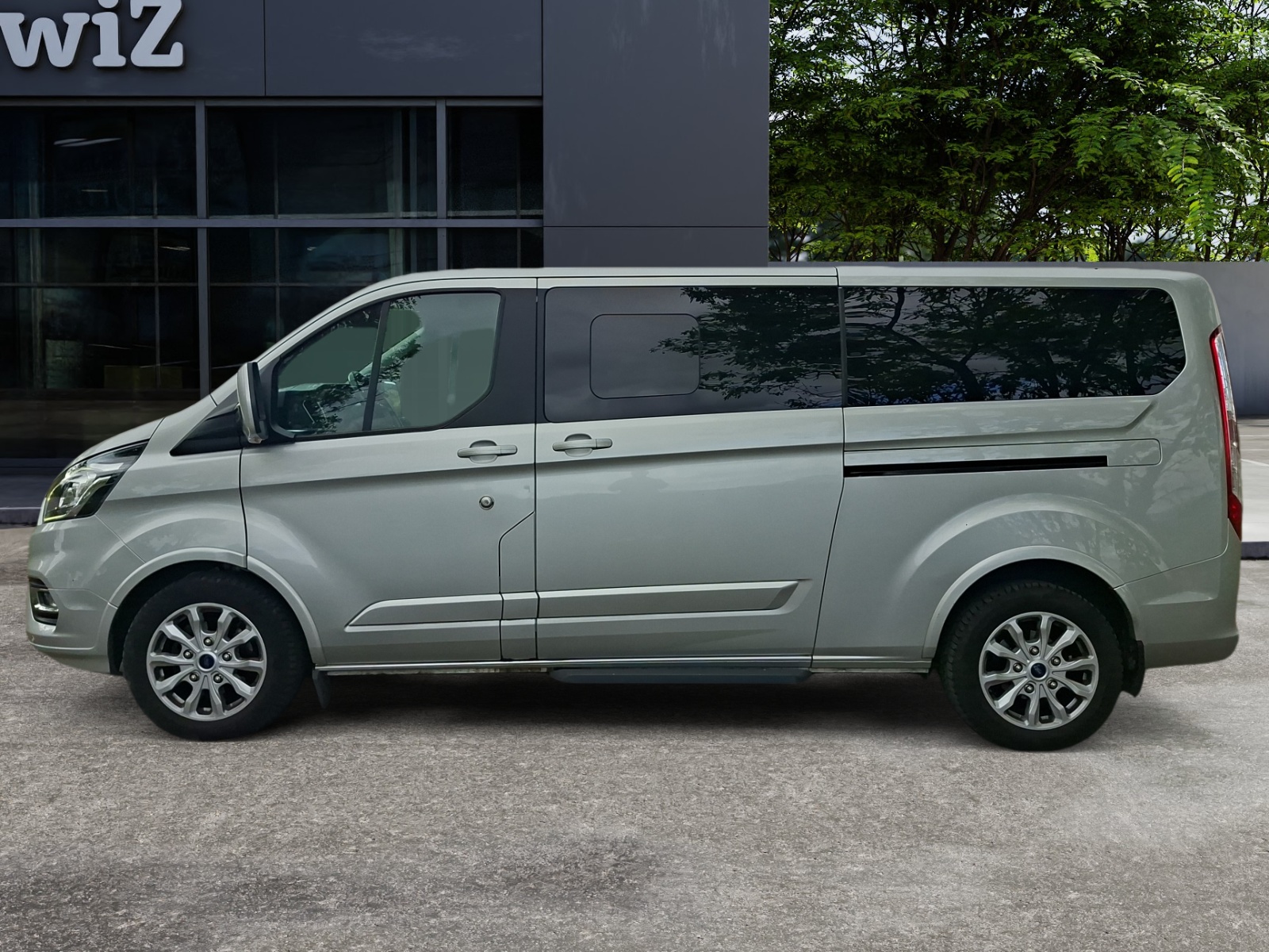 Ford Tourneo Custom 1