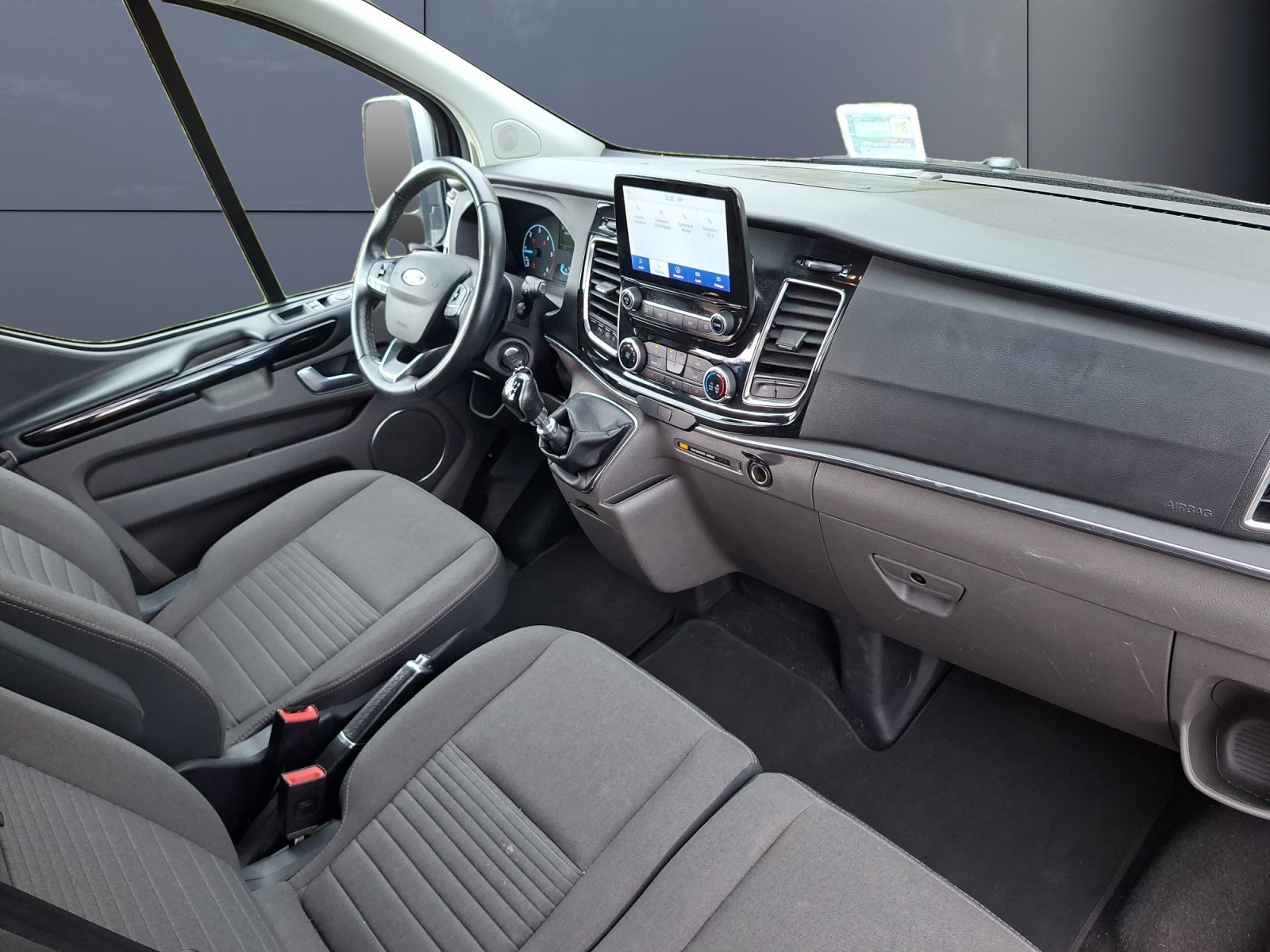 Ford Tourneo Custom 12