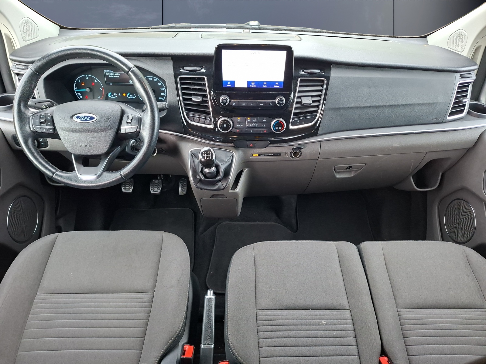 Ford Tourneo Custom 14