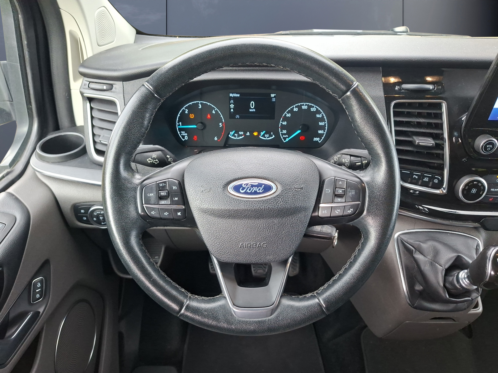 Ford Tourneo Custom 15