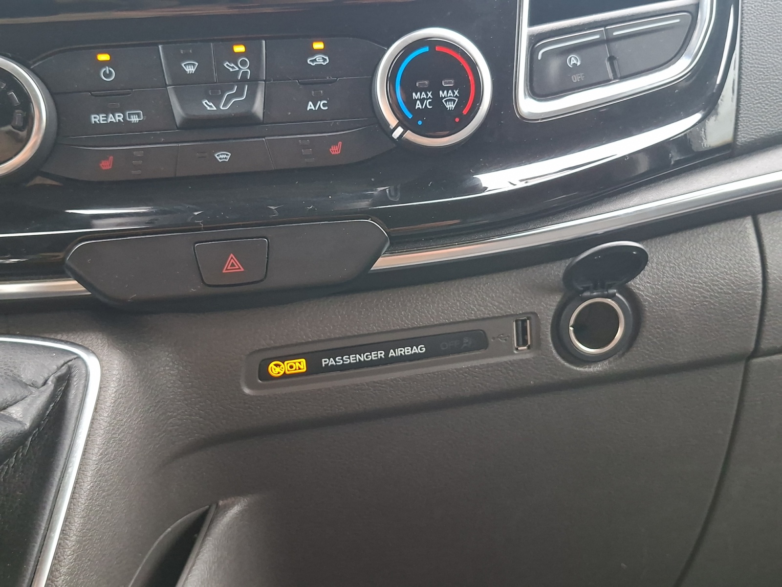 Ford Tourneo Custom 30