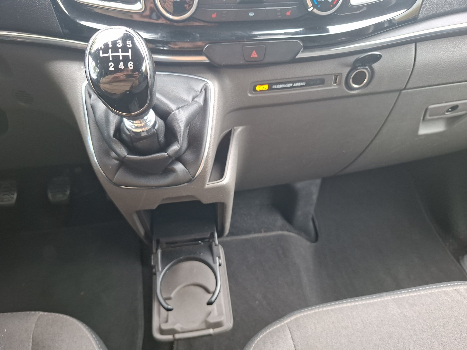 Ford Tourneo Custom 31
