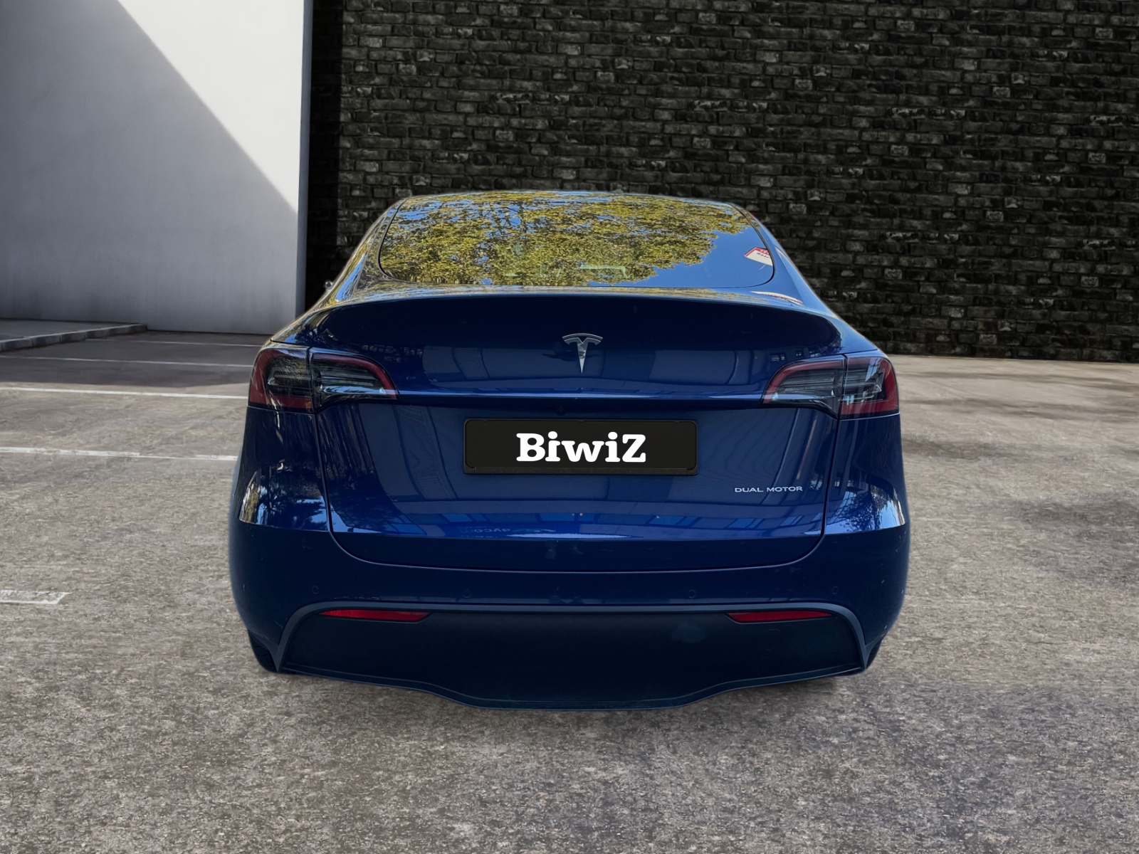 Tesla Model-Y 2