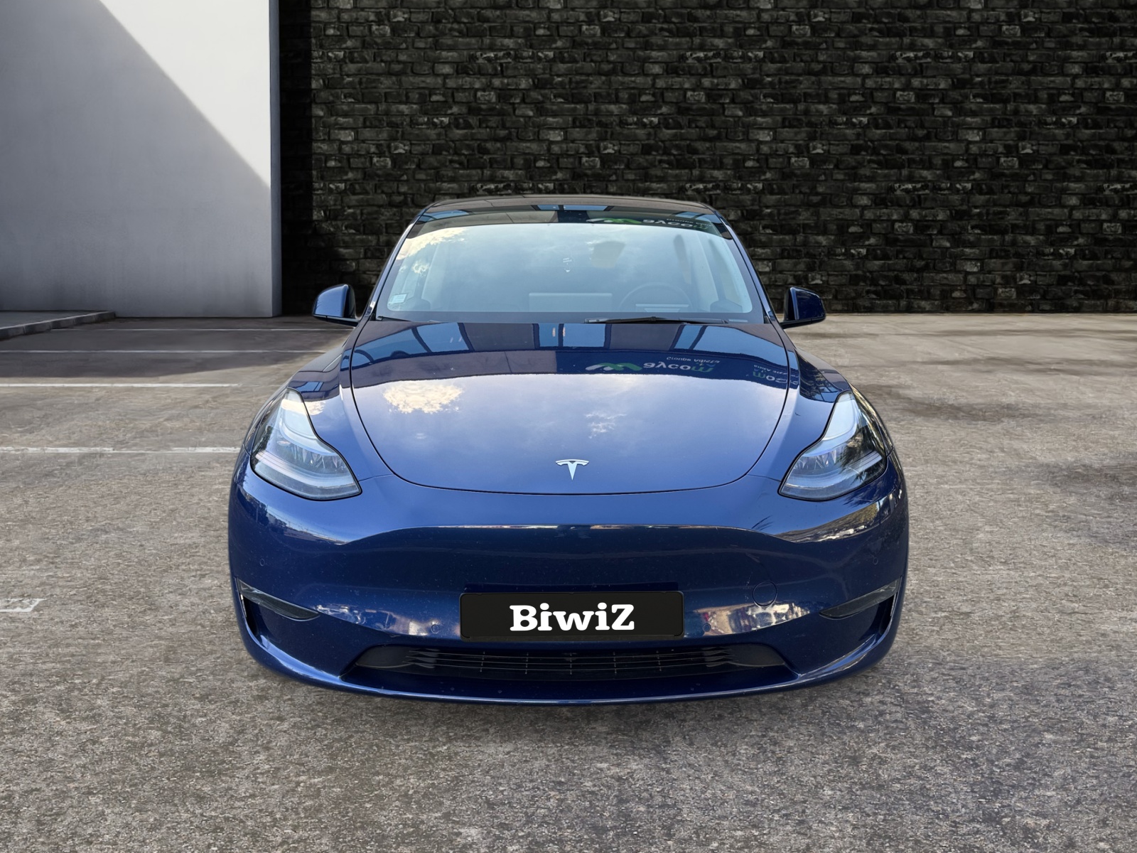 Tesla Model-Y 8