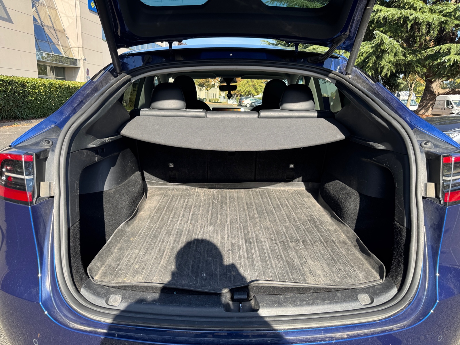 Tesla Model-Y 23