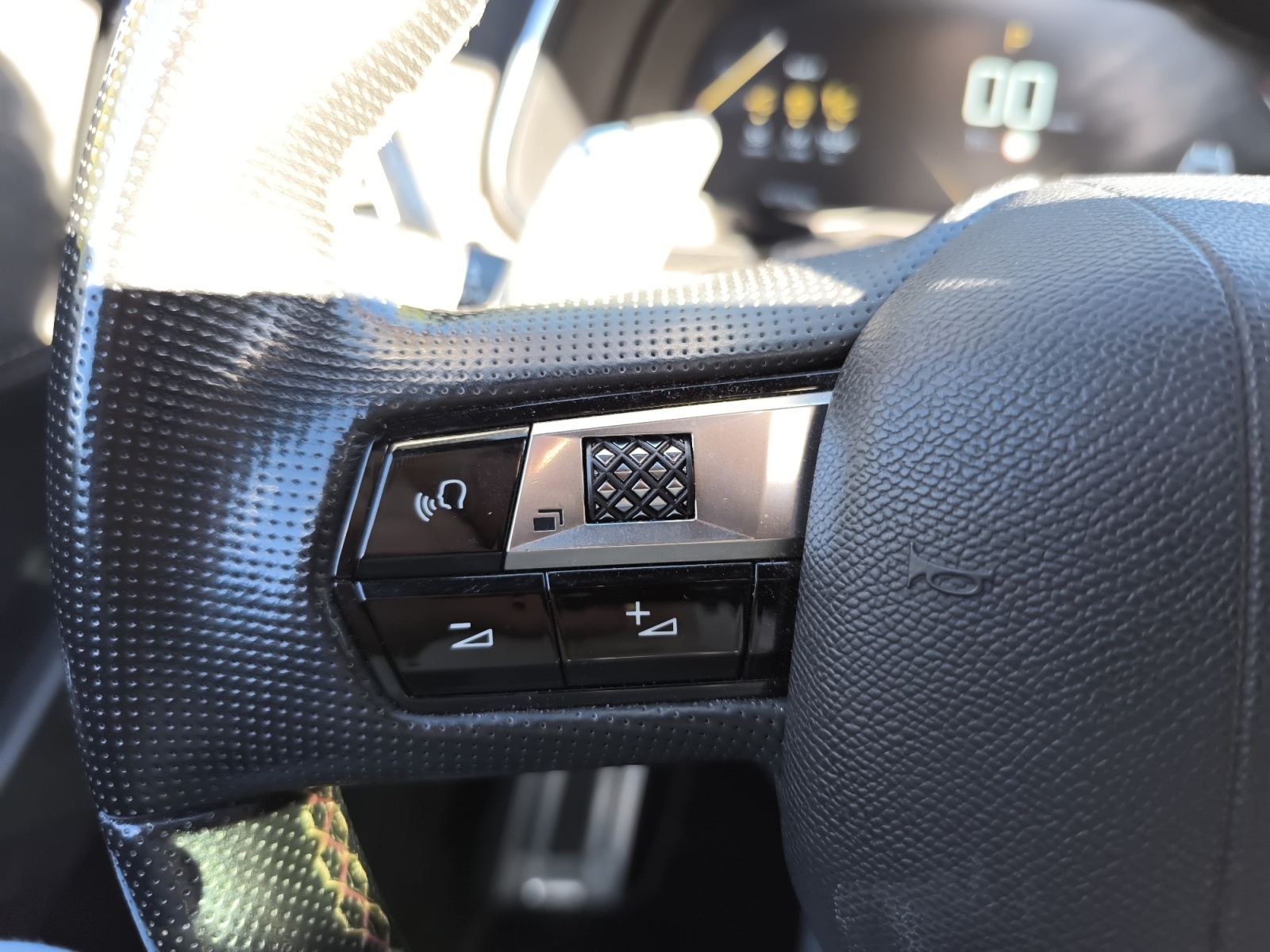 Ds Automobiles Ds 7 18
