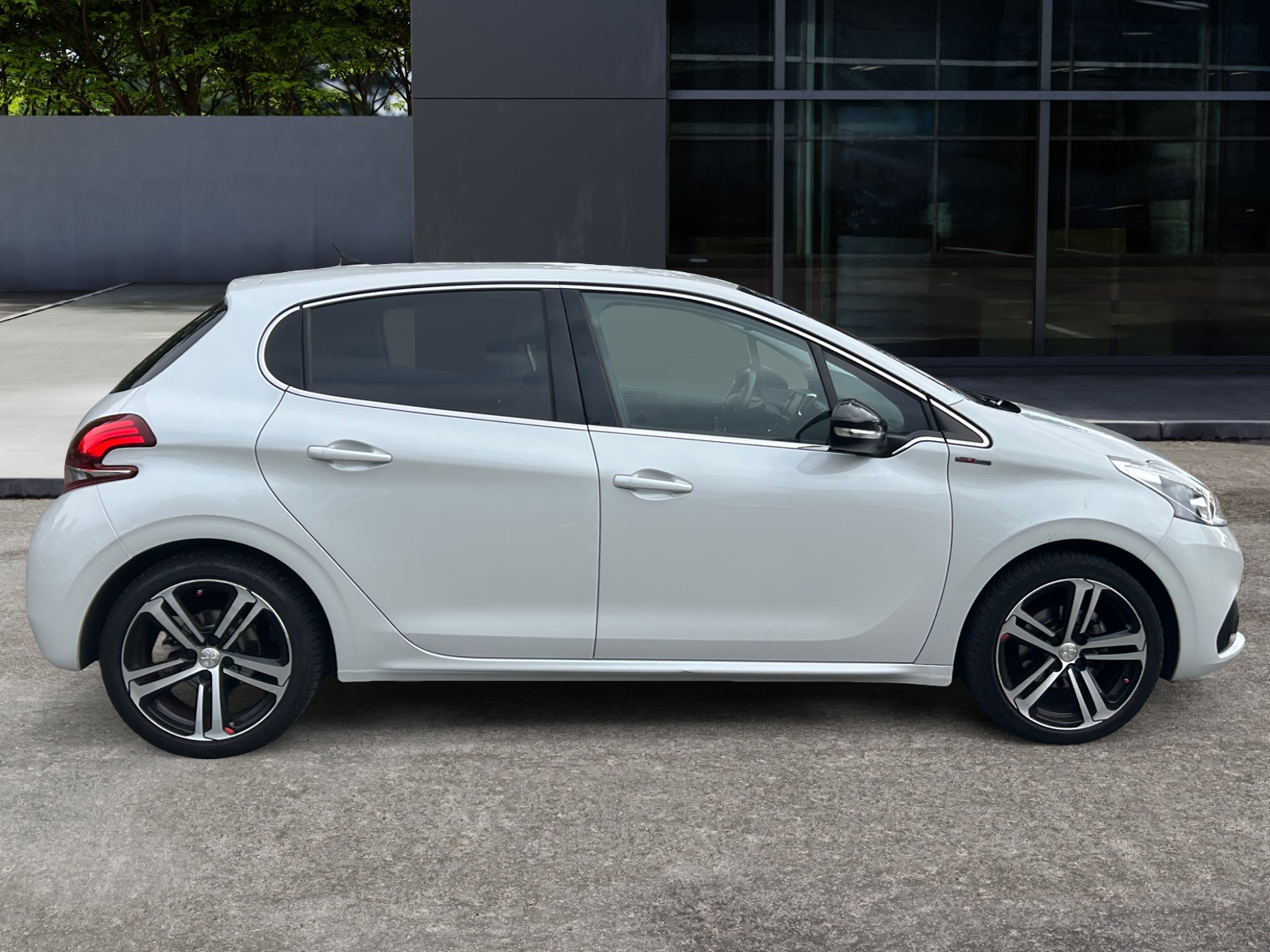 Peugeot 208 5
