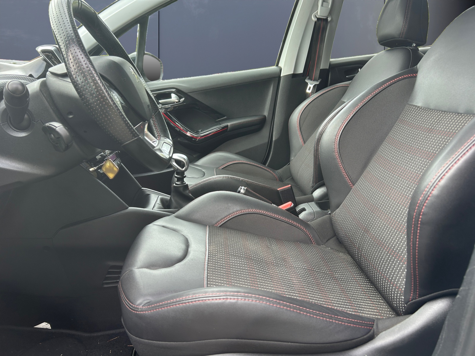 Peugeot 208 9