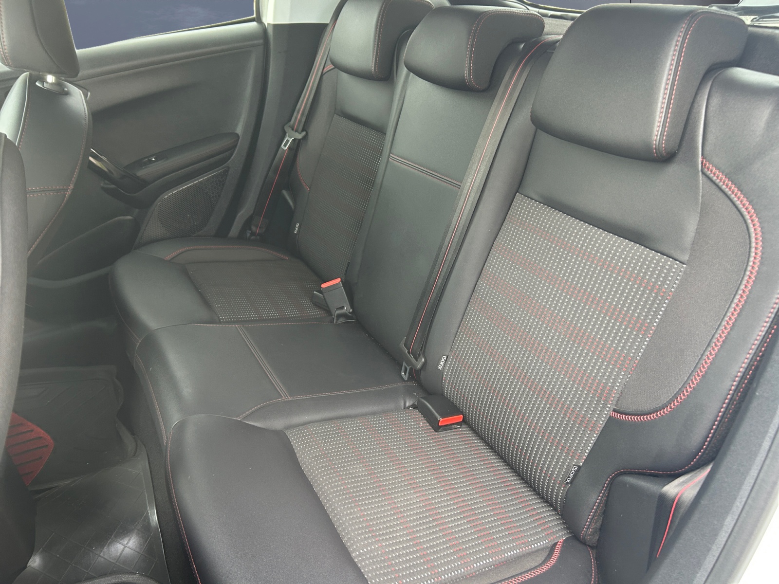 Peugeot 208 10