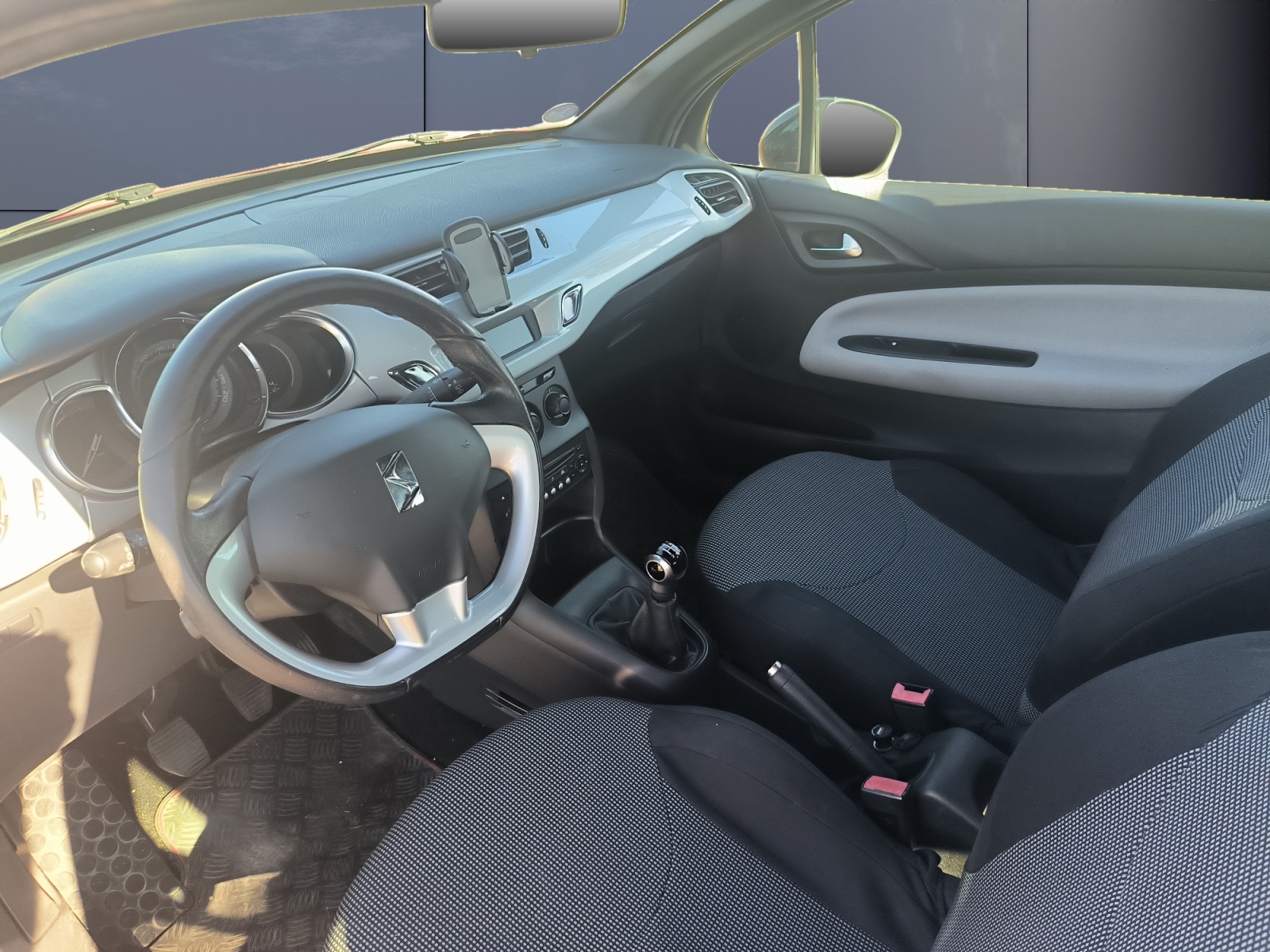 Ds Automobiles Ds3 8