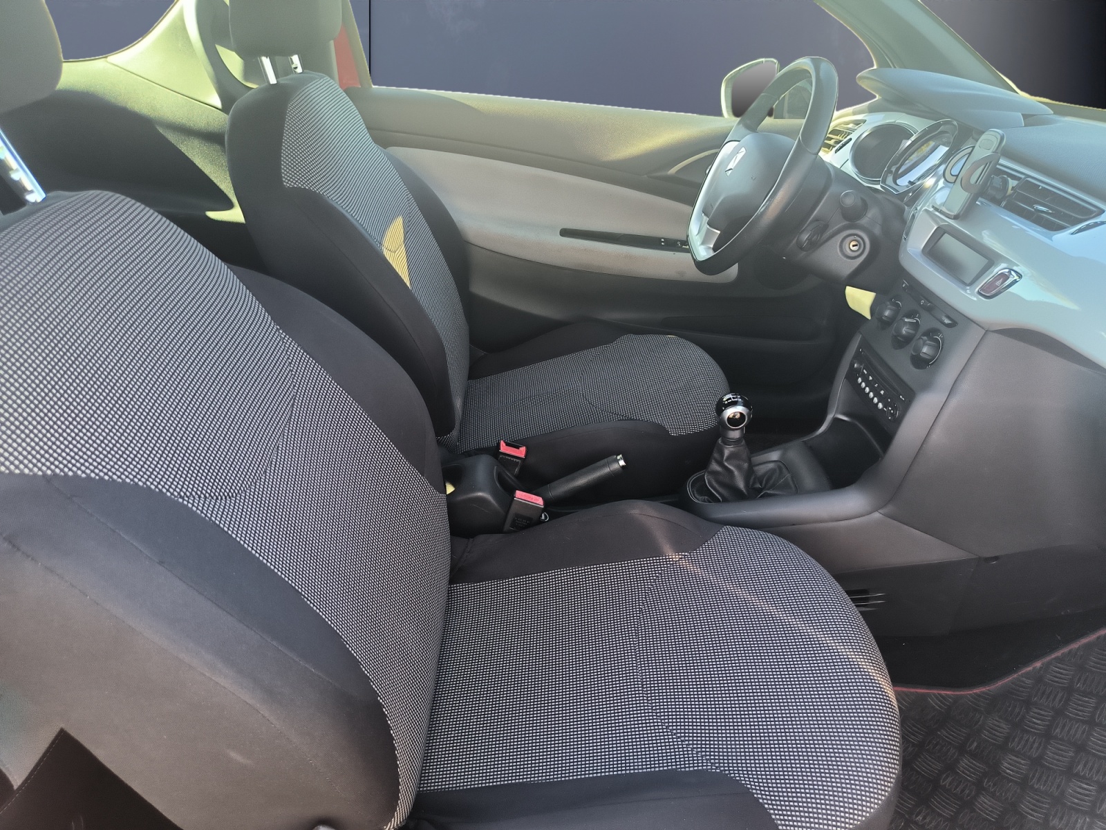 Ds Automobiles Ds3 13