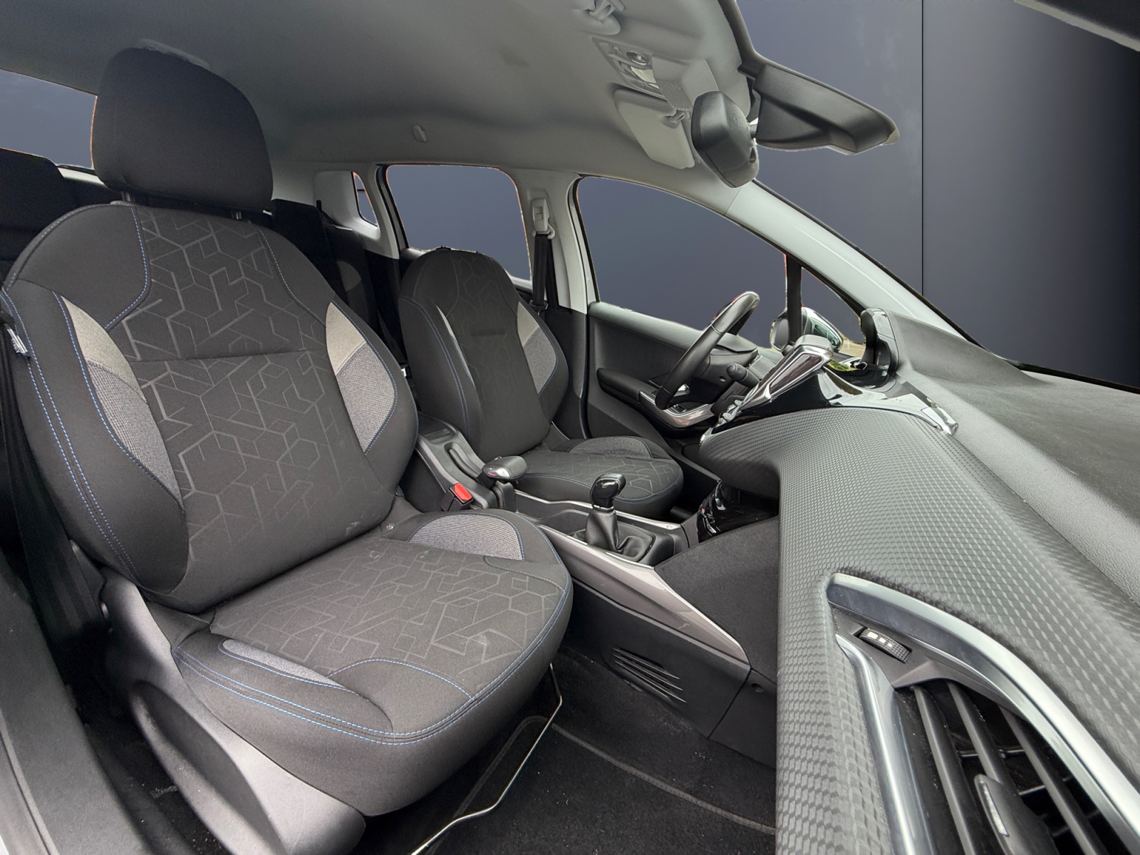 Peugeot 2008 13