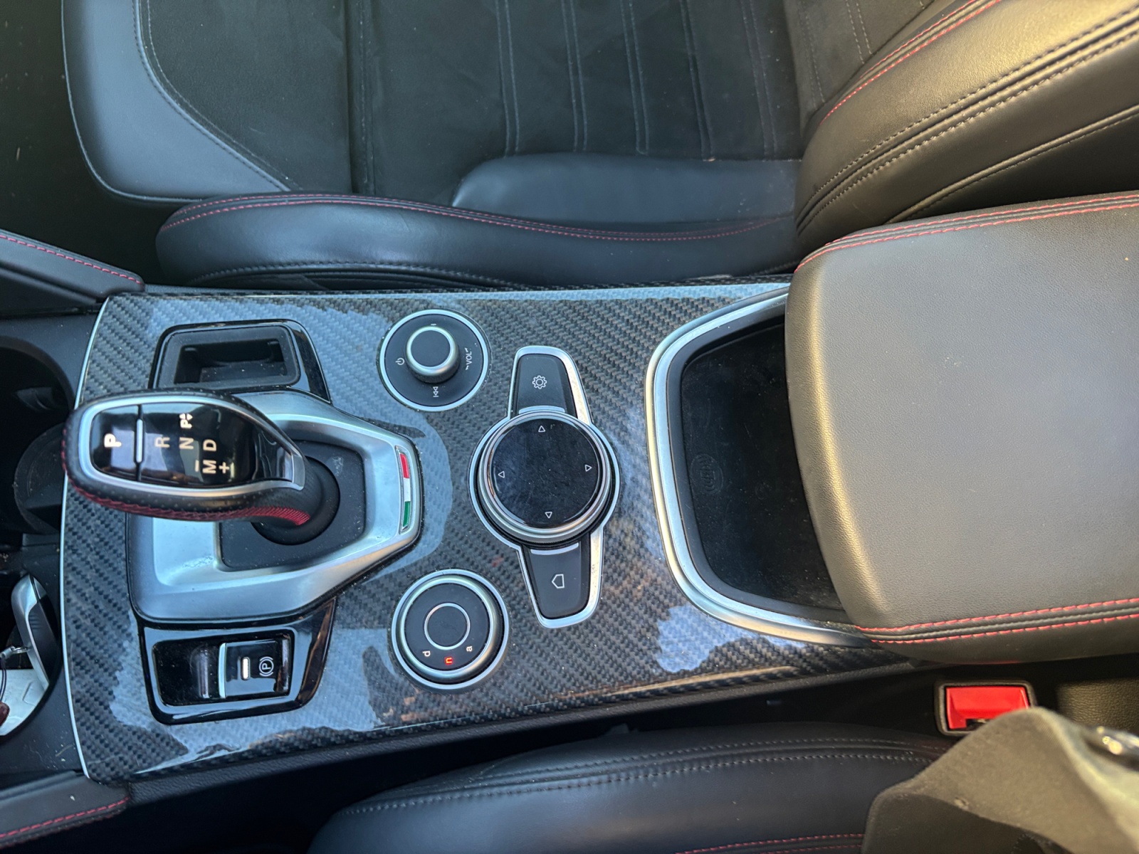 Alfa Romeo Stelvio 24