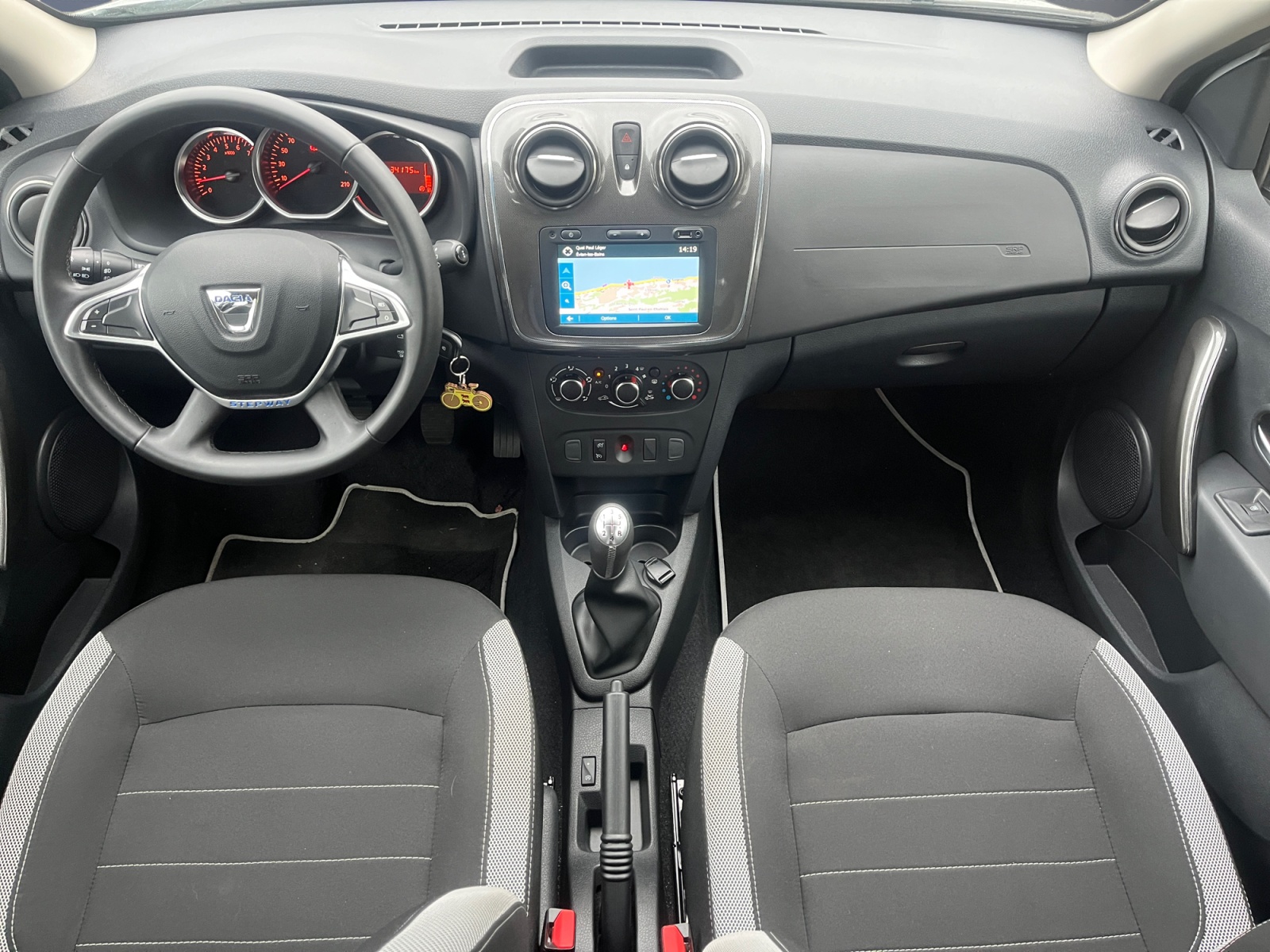 Dacia Sandero 15