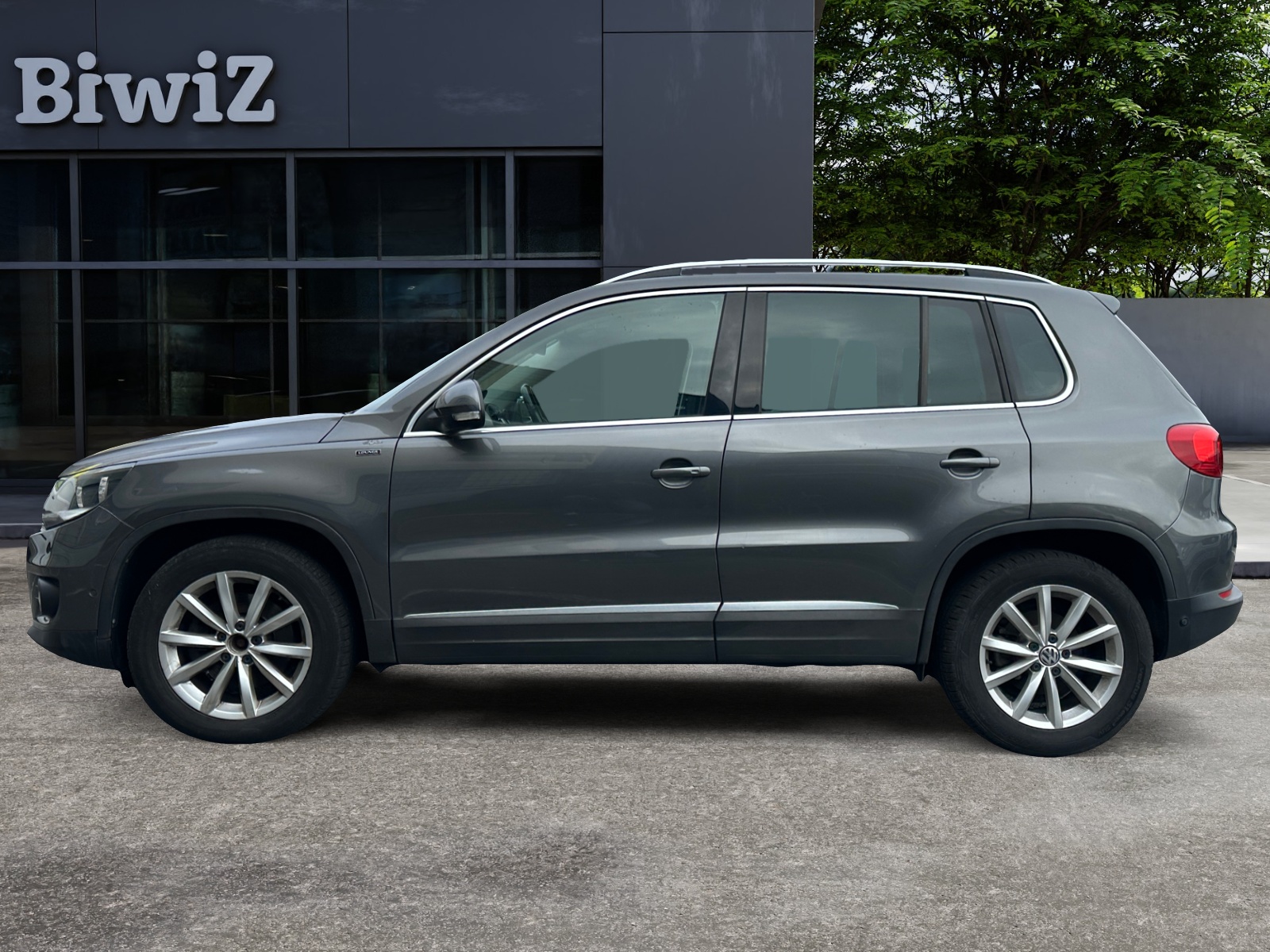 Volkswagen Tiguan 1