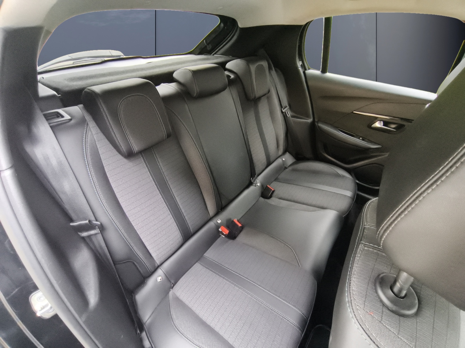Peugeot 208 11