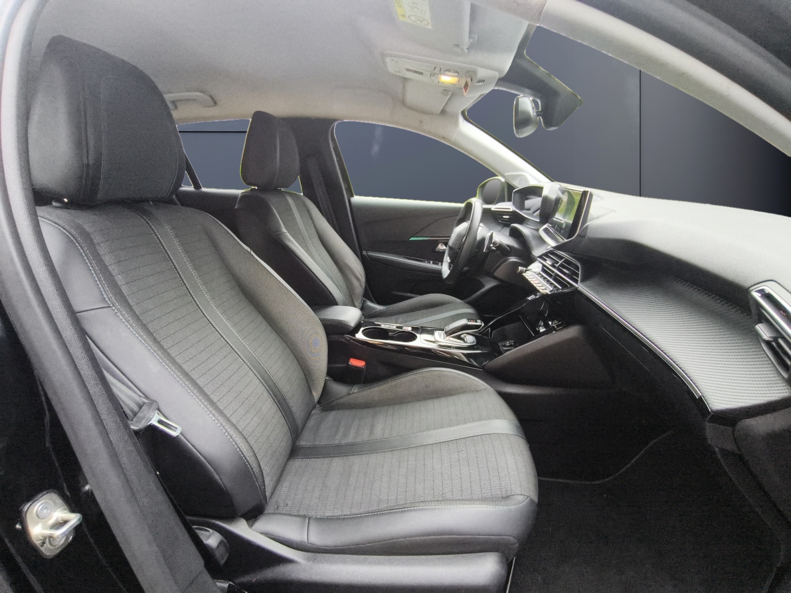 Peugeot 208 13