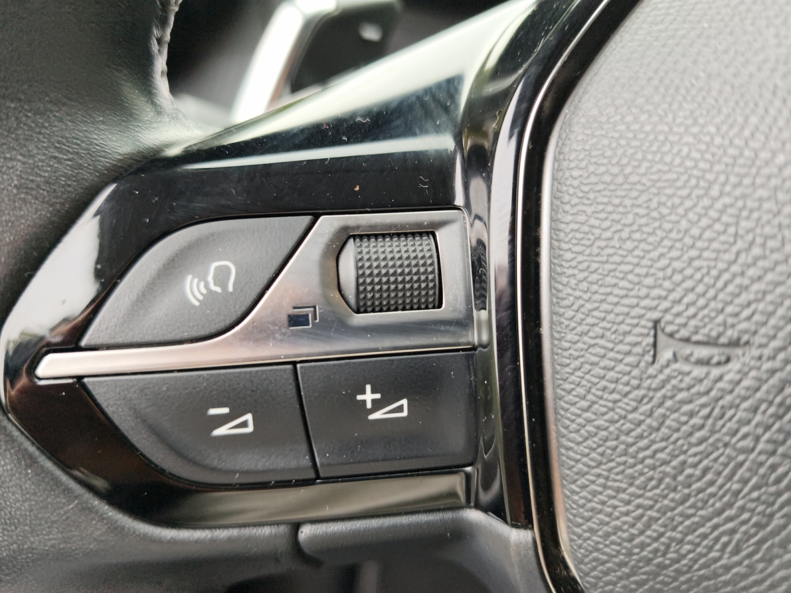 Peugeot 208 23
