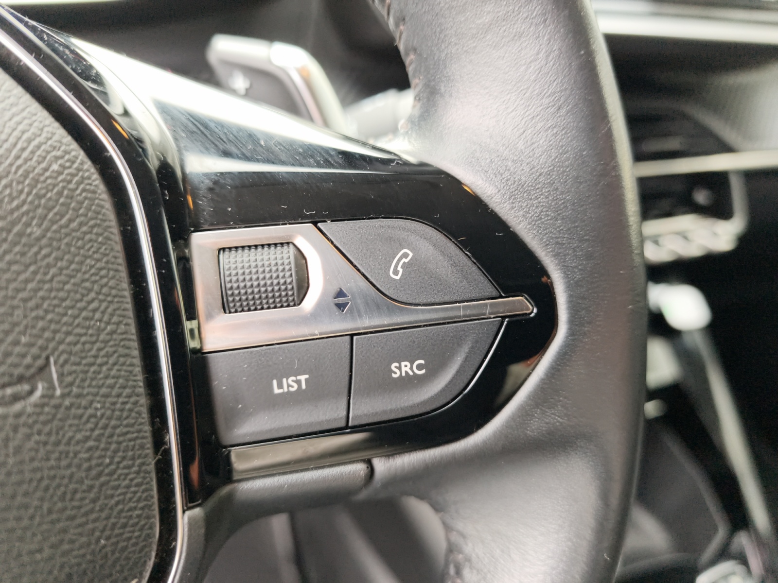 Peugeot 208 24