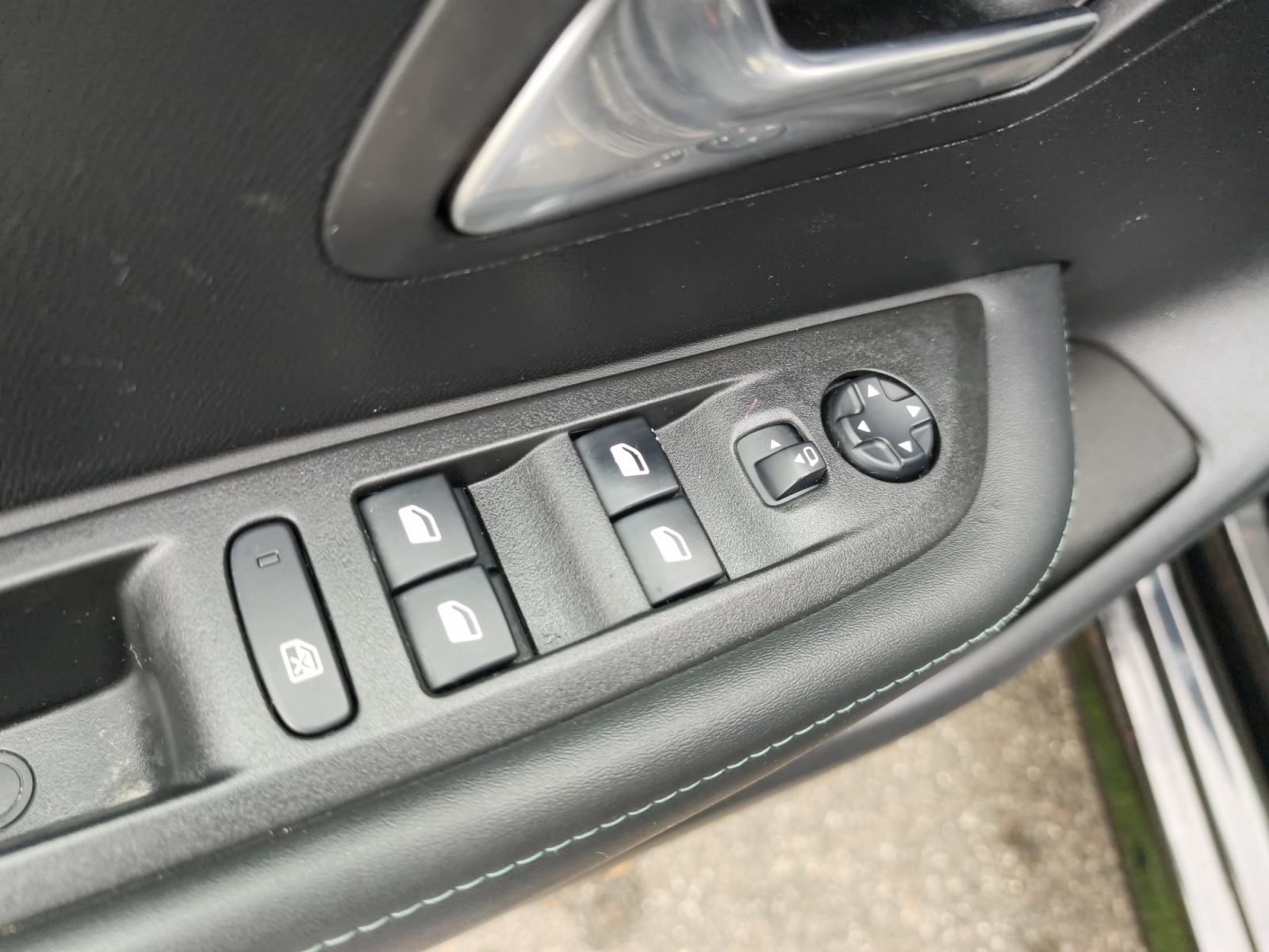 Peugeot 208 25