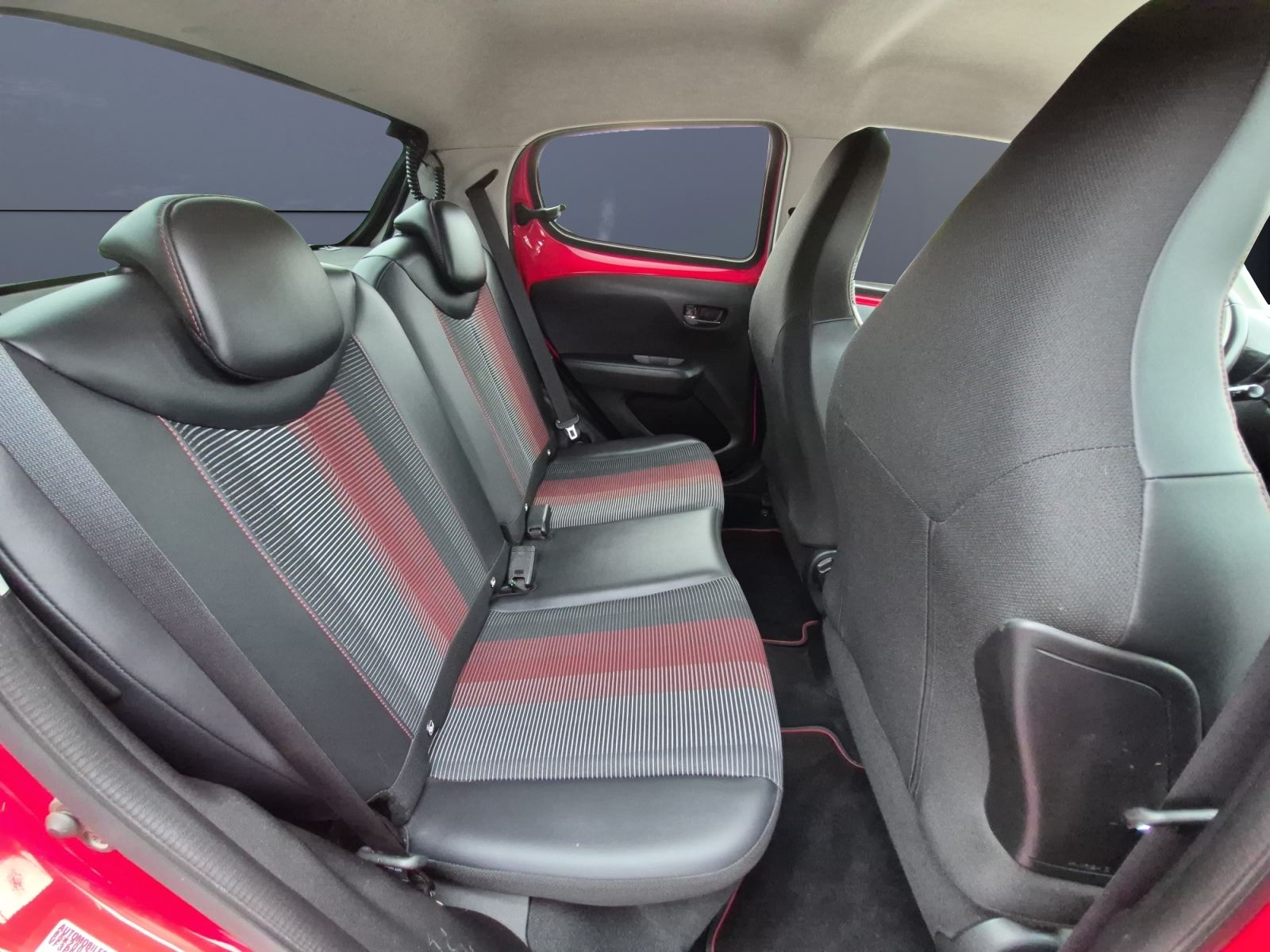 Peugeot 108 11