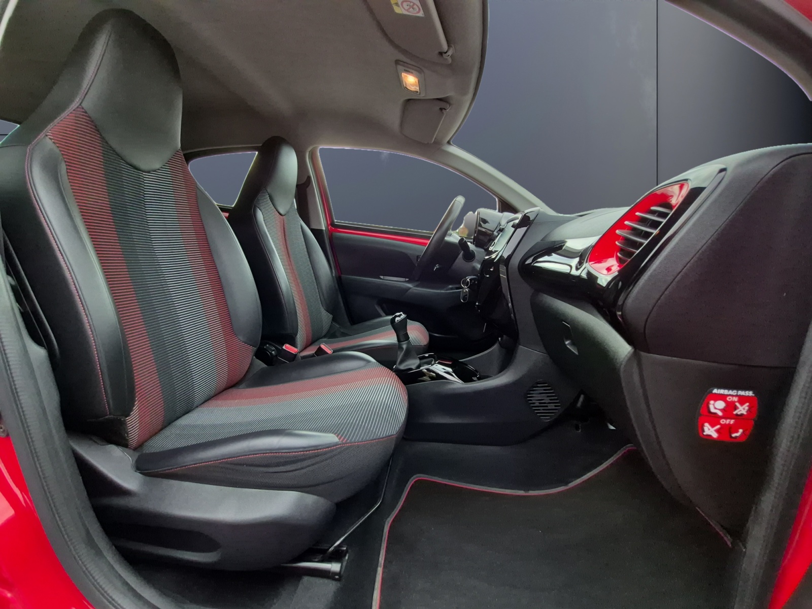 Peugeot 108 13