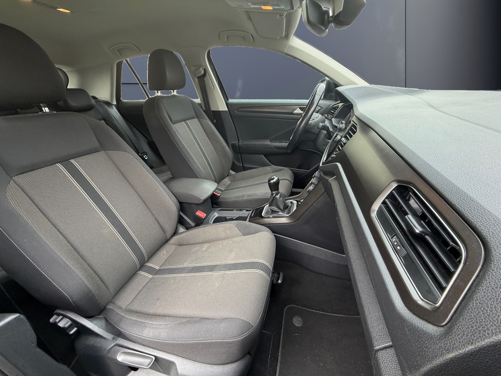 Volkswagen T-Roc 13