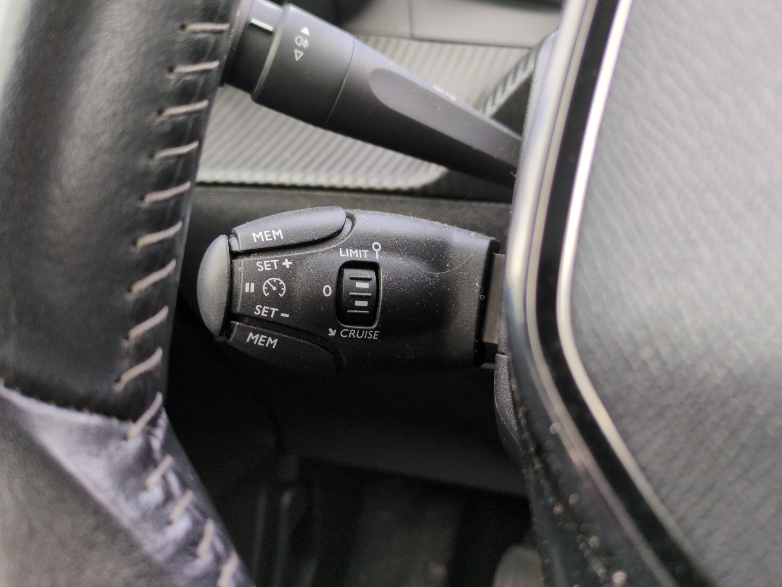 Peugeot 208 26