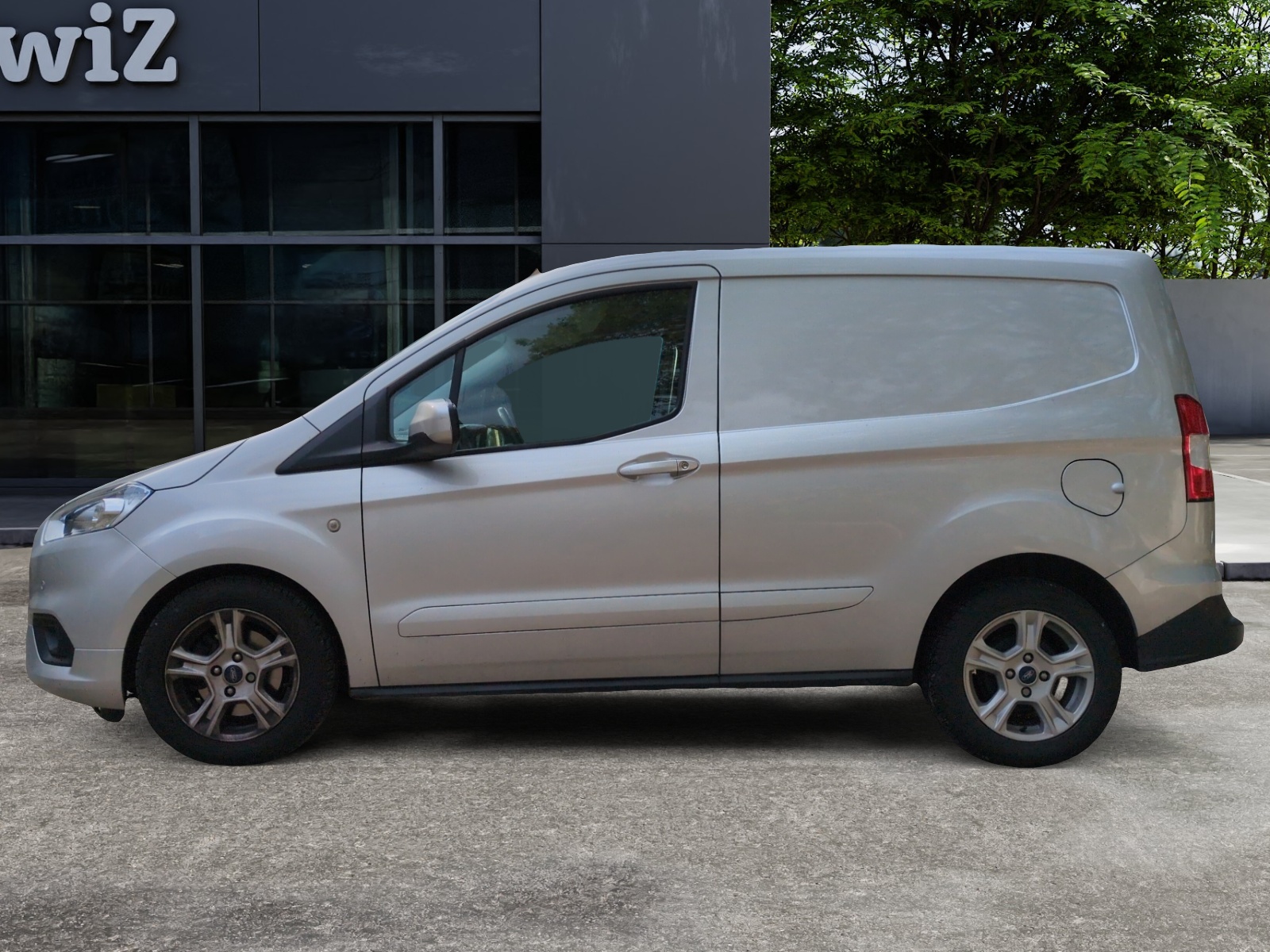 Ford Transit Courier 26